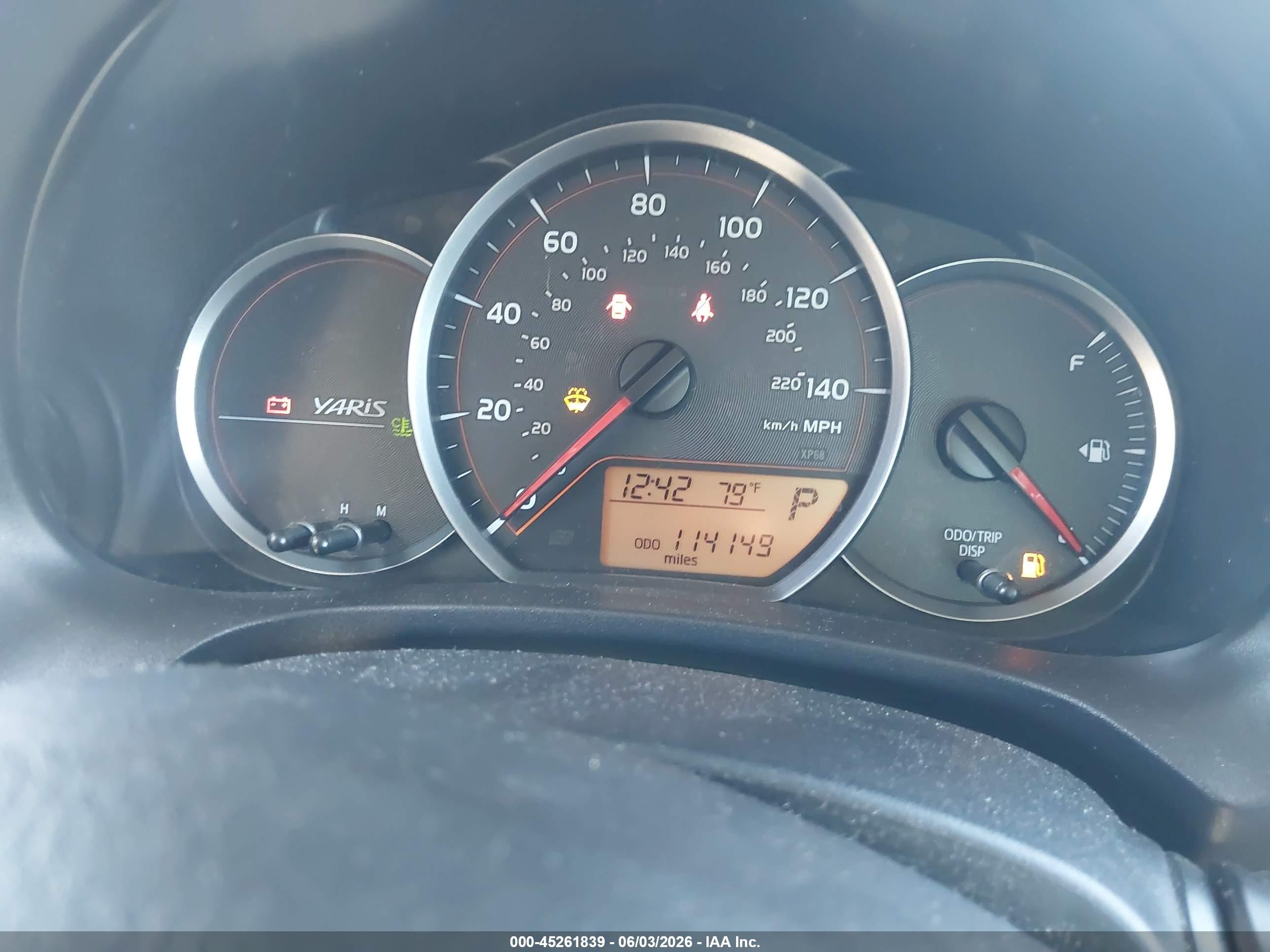 2012 Toyota Yaris Le Gray vin: JTDKTUD32CD526137