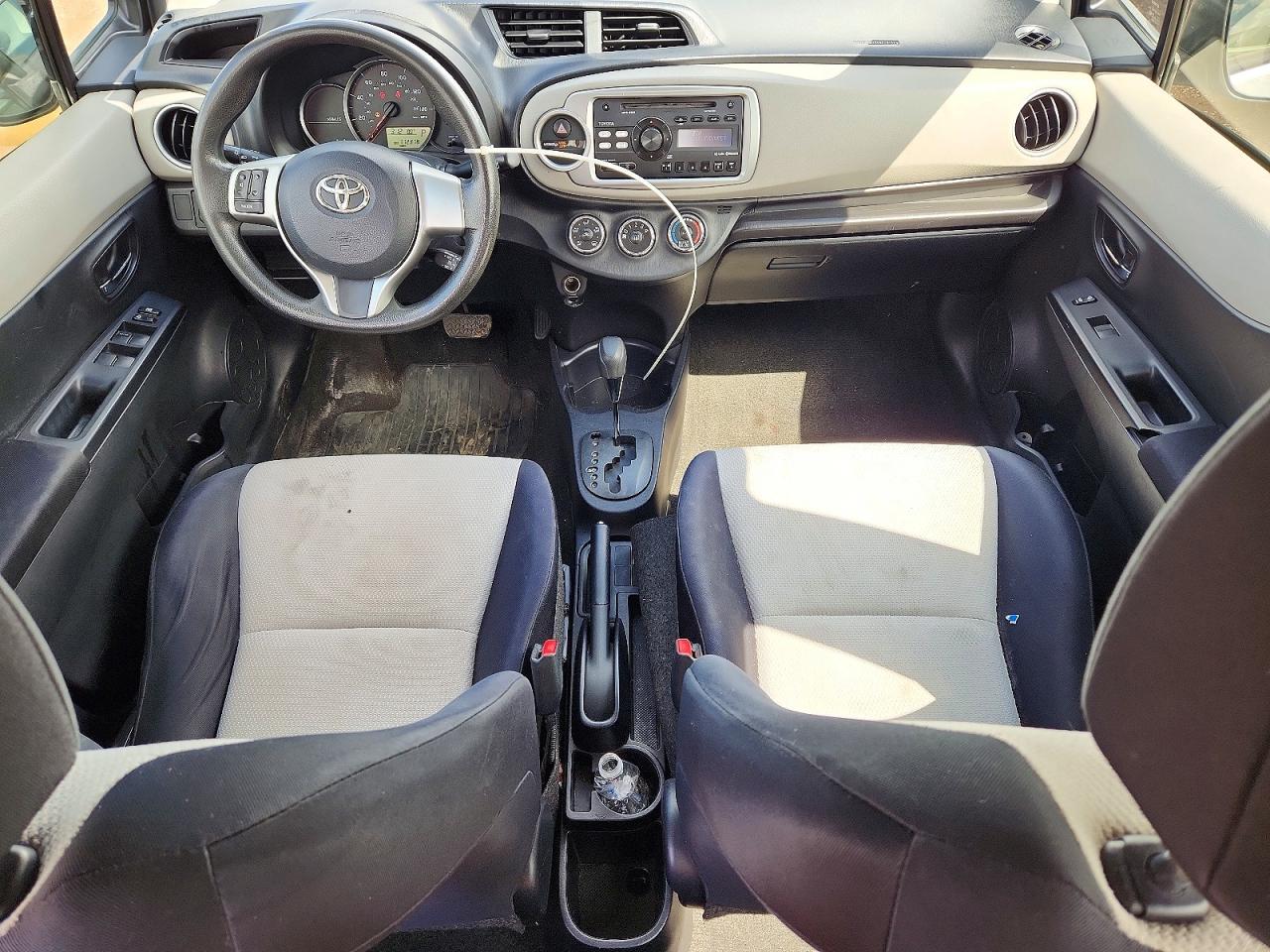 2012 Toyota Yaris 5-door Le Silver vin: JTDKTUD32CD526882