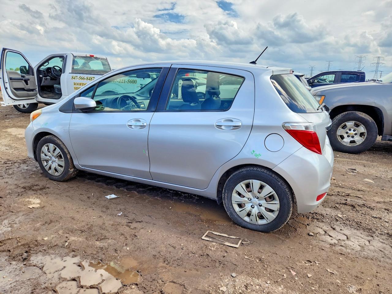 2012 Toyota Yaris 5-door Le Silver vin: JTDKTUD32CD526882