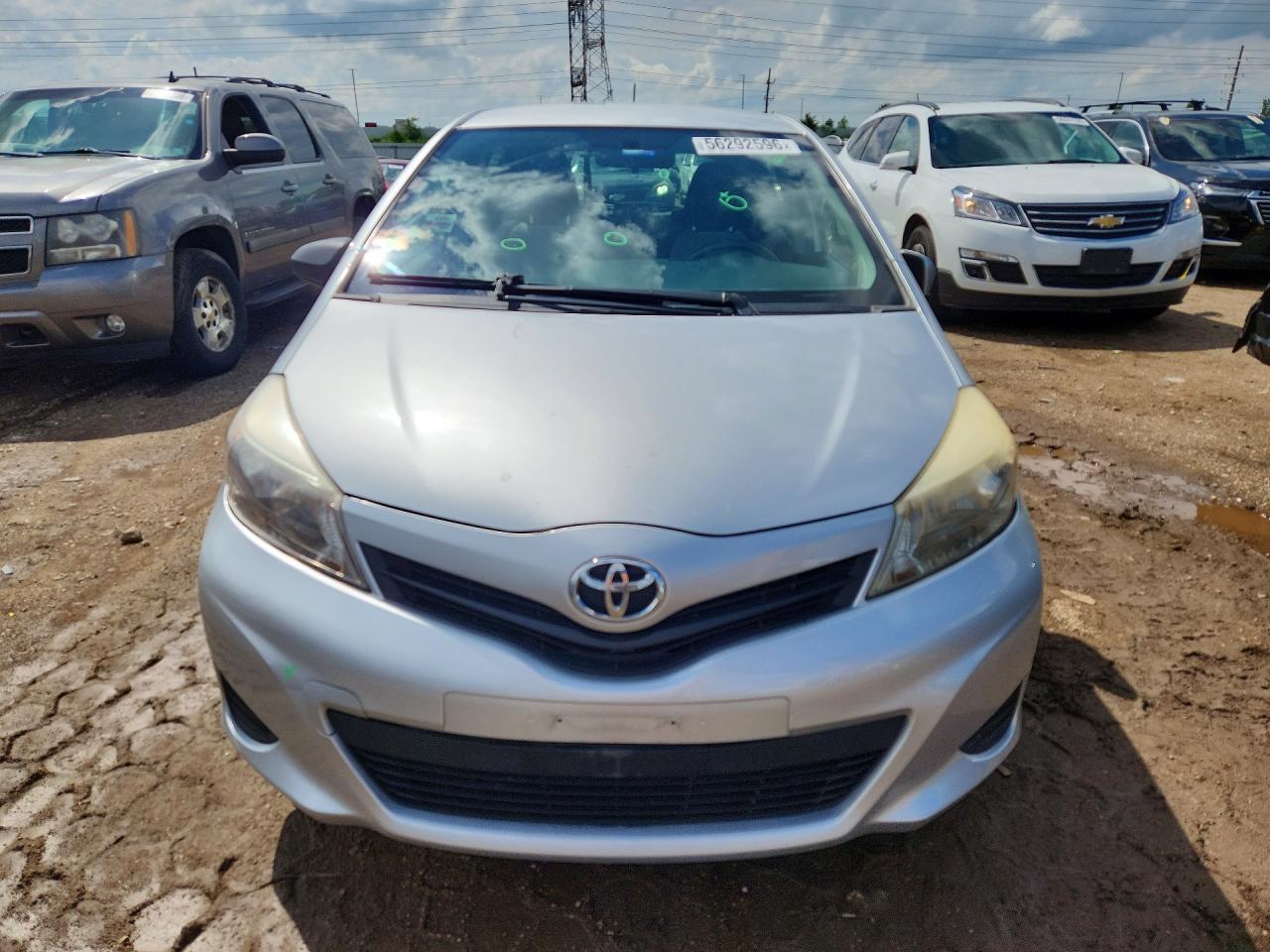 2012 Toyota Yaris 5-door Le Silver vin: JTDKTUD32CD526882
