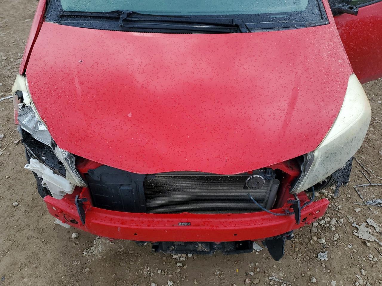 2012 Toyota Yaris 5-door L Red vin: JTDKTUD32CD530365