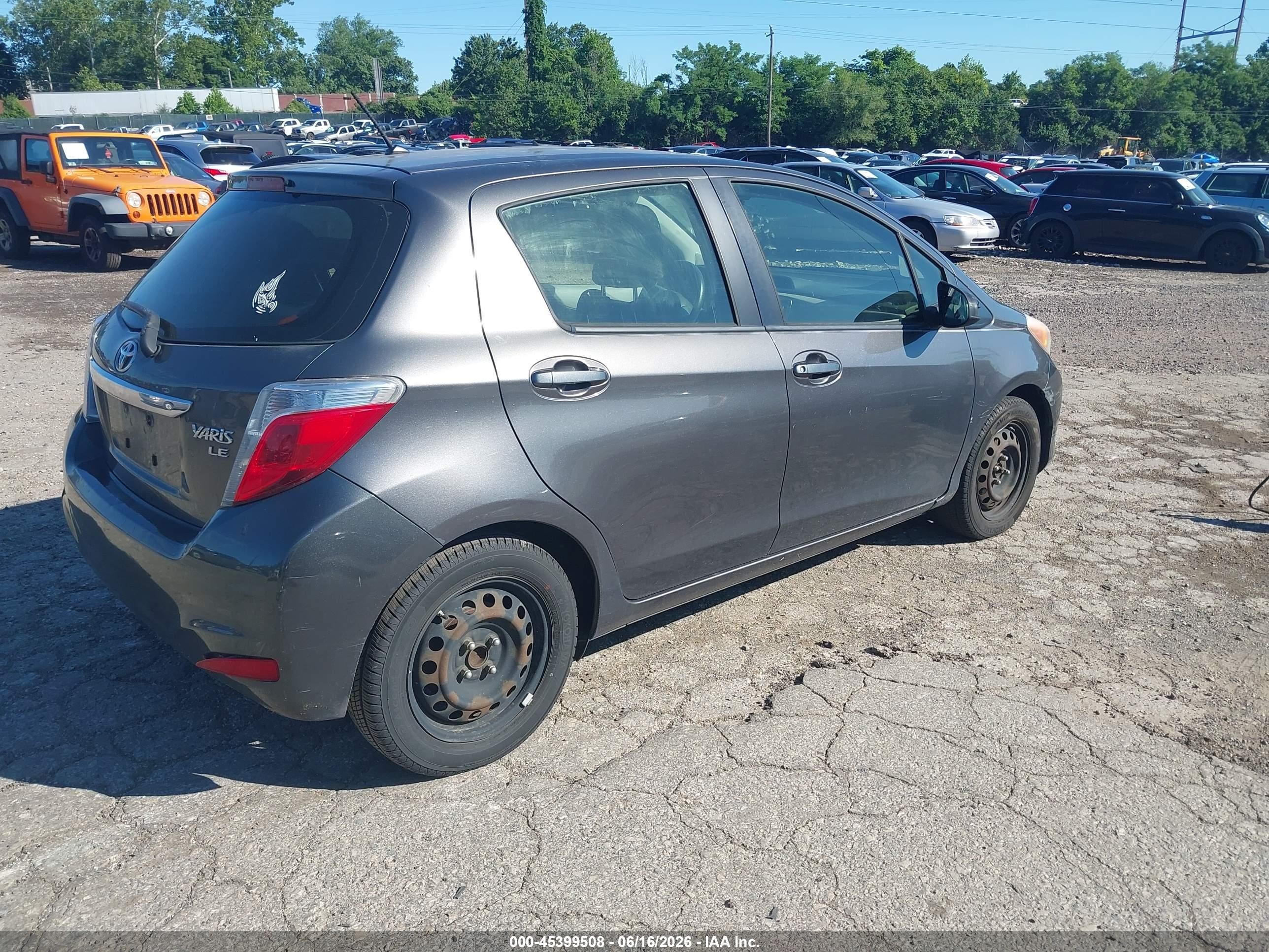 2013 Toyota Yaris Le Gray vin: JTDKTUD32DD553873