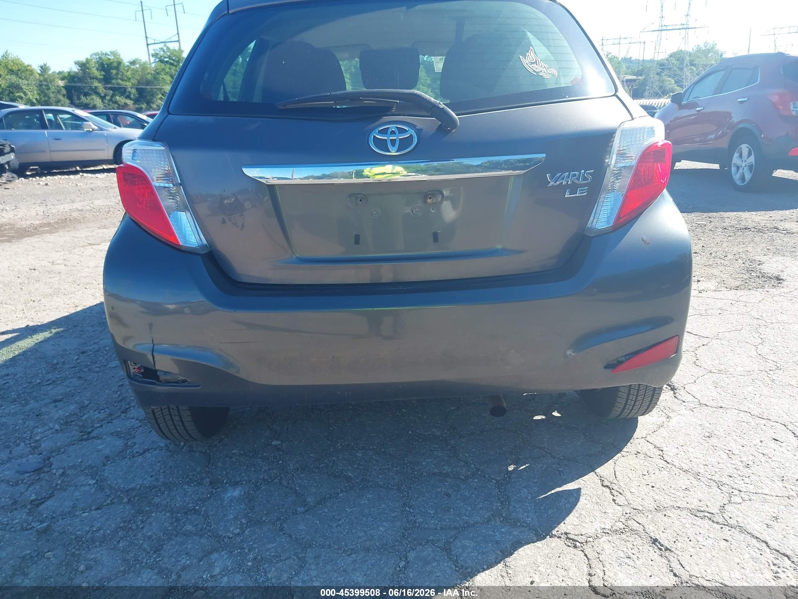 2013 Toyota Yaris Le Gray vin: JTDKTUD32DD553873