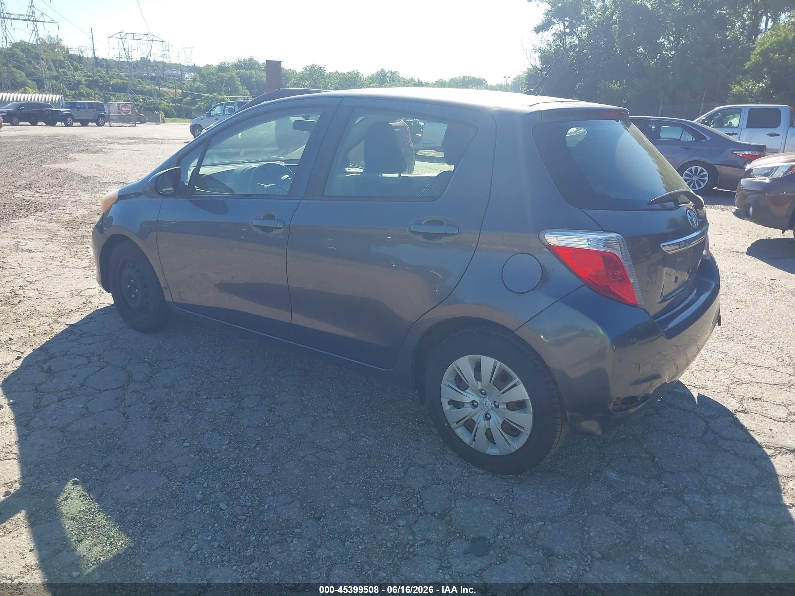 2013 Toyota Yaris Le Gray vin: JTDKTUD32DD553873