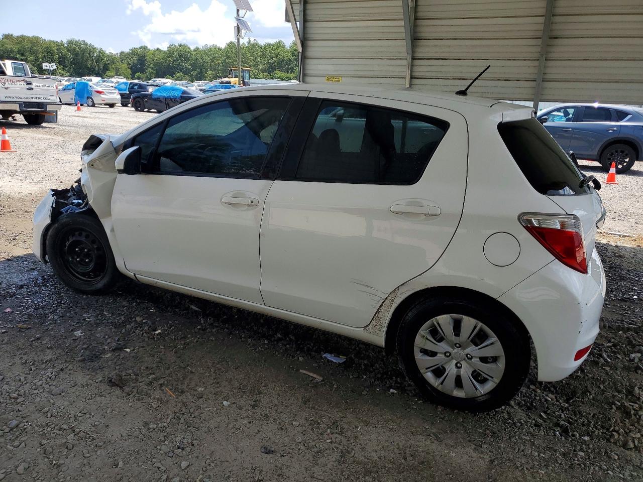 2013 Toyota Yaris 5-door Le White vin: JTDKTUD32DD566204