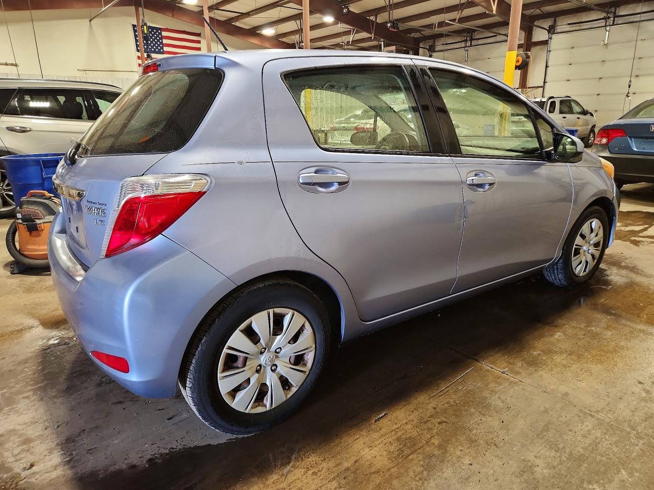 2013 Toyota Yaris 5-door Le Blue vin: JTDKTUD32DD567661