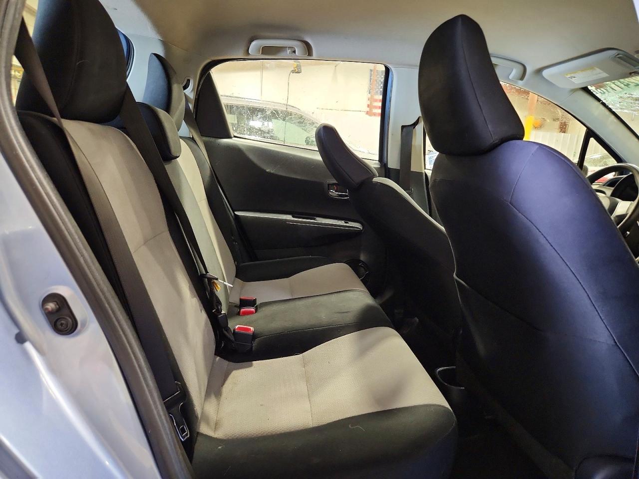 2013 Toyota Yaris 5-door Le Blue vin: JTDKTUD32DD567661