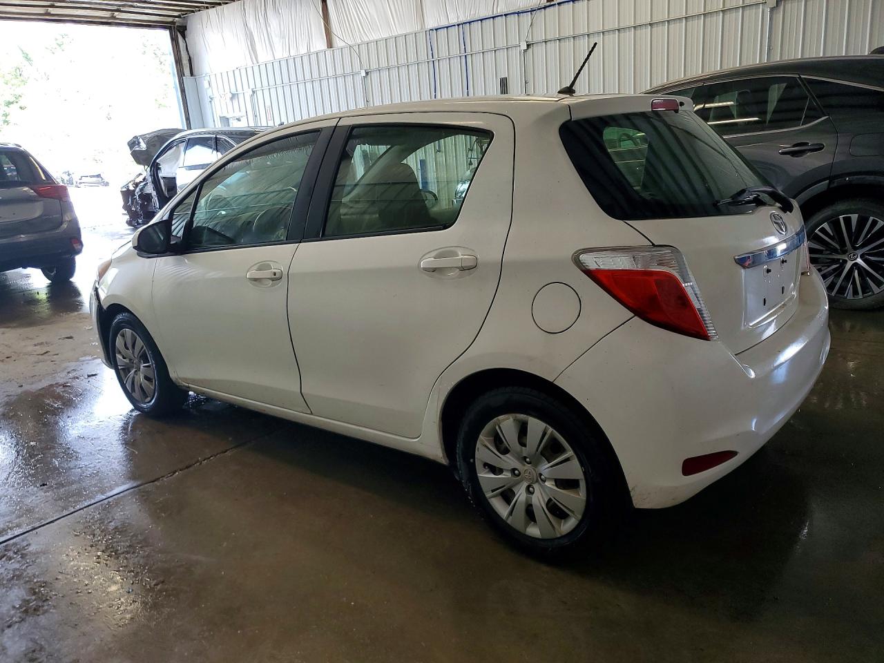 2014 Toyota Yaris 5-door Le Белый vin: JTDKTUD32ED579200