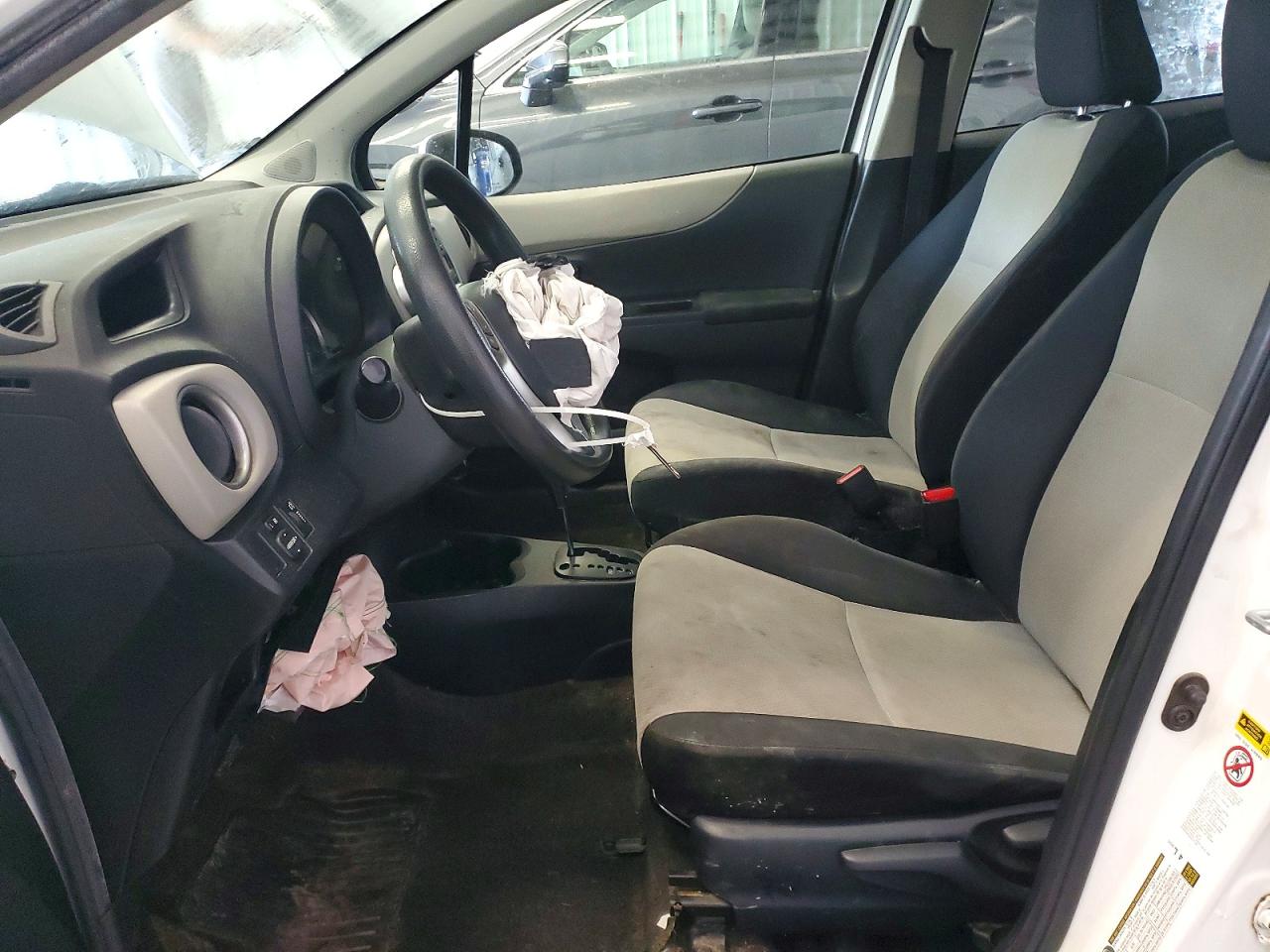2014 Toyota Yaris 5-door Le Белый vin: JTDKTUD32ED579200