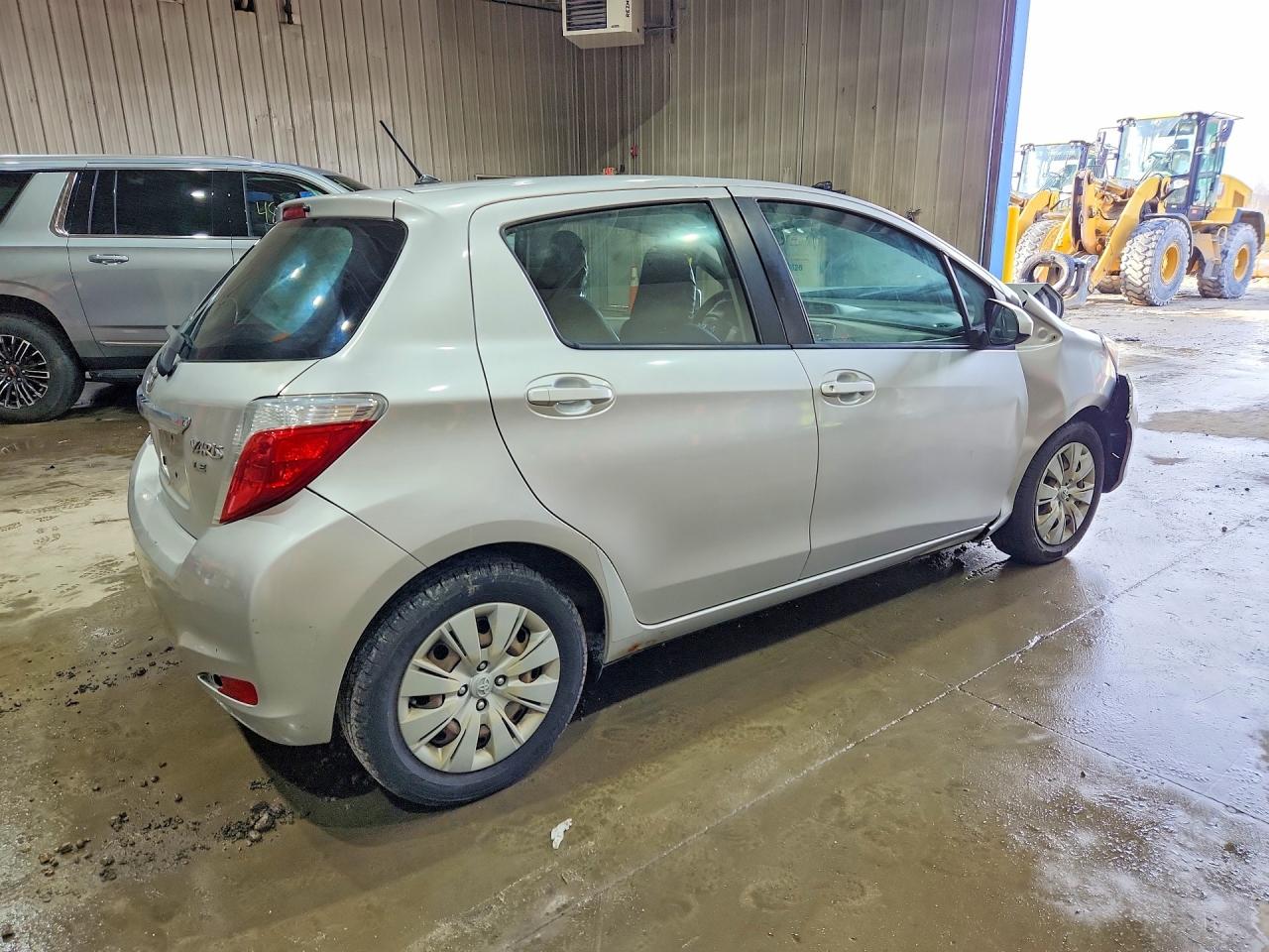 2012 Toyota Yaris 5-door Le Silver vin: JTDKTUD33CD510786