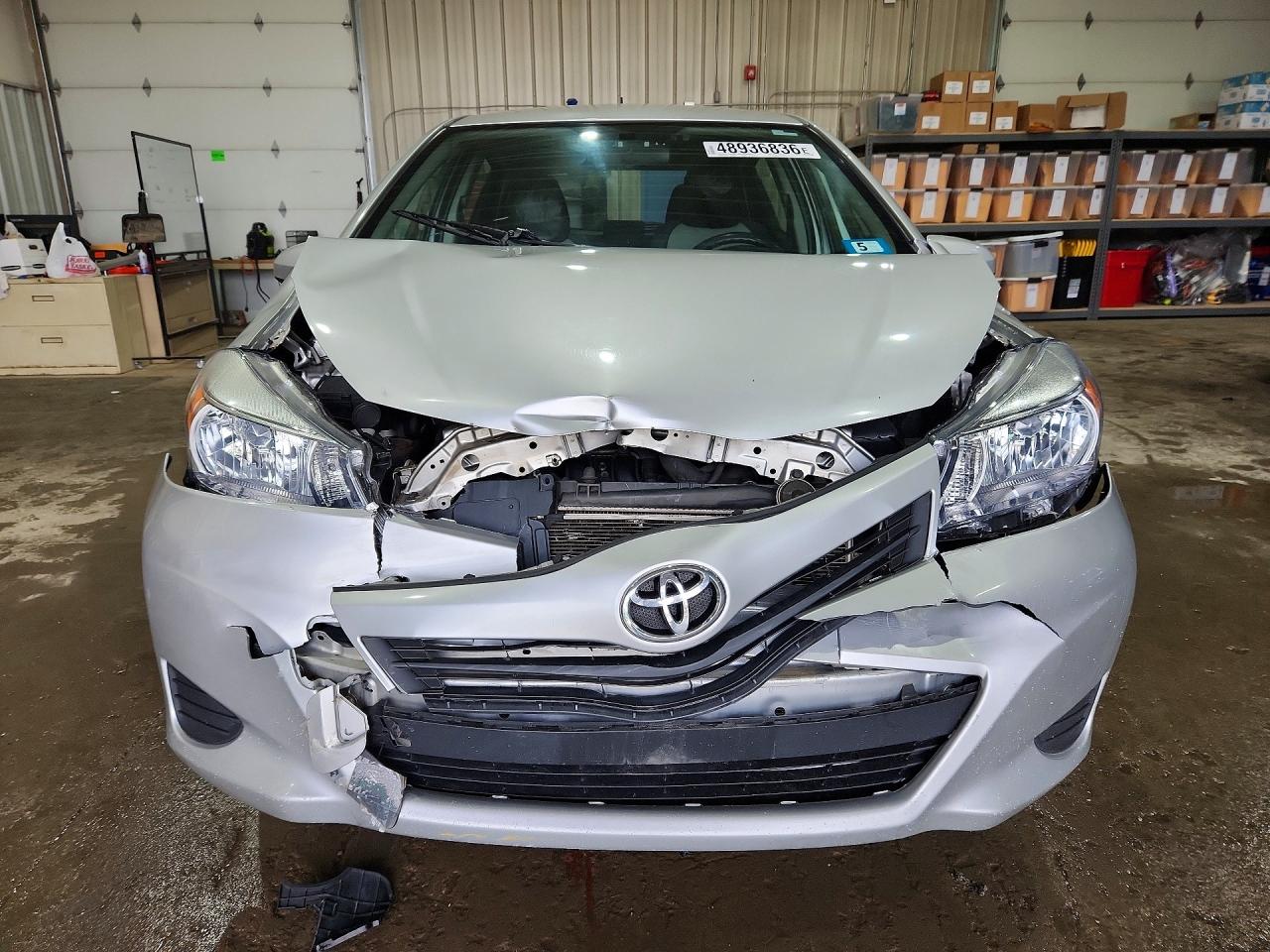 2012 Toyota Yaris 5-door Le Silver vin: JTDKTUD33CD510786