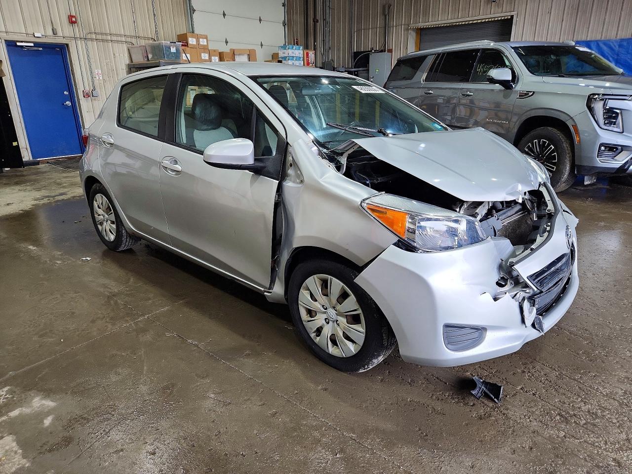 2012 Toyota Yaris 5-door Le Silver vin: JTDKTUD33CD510786