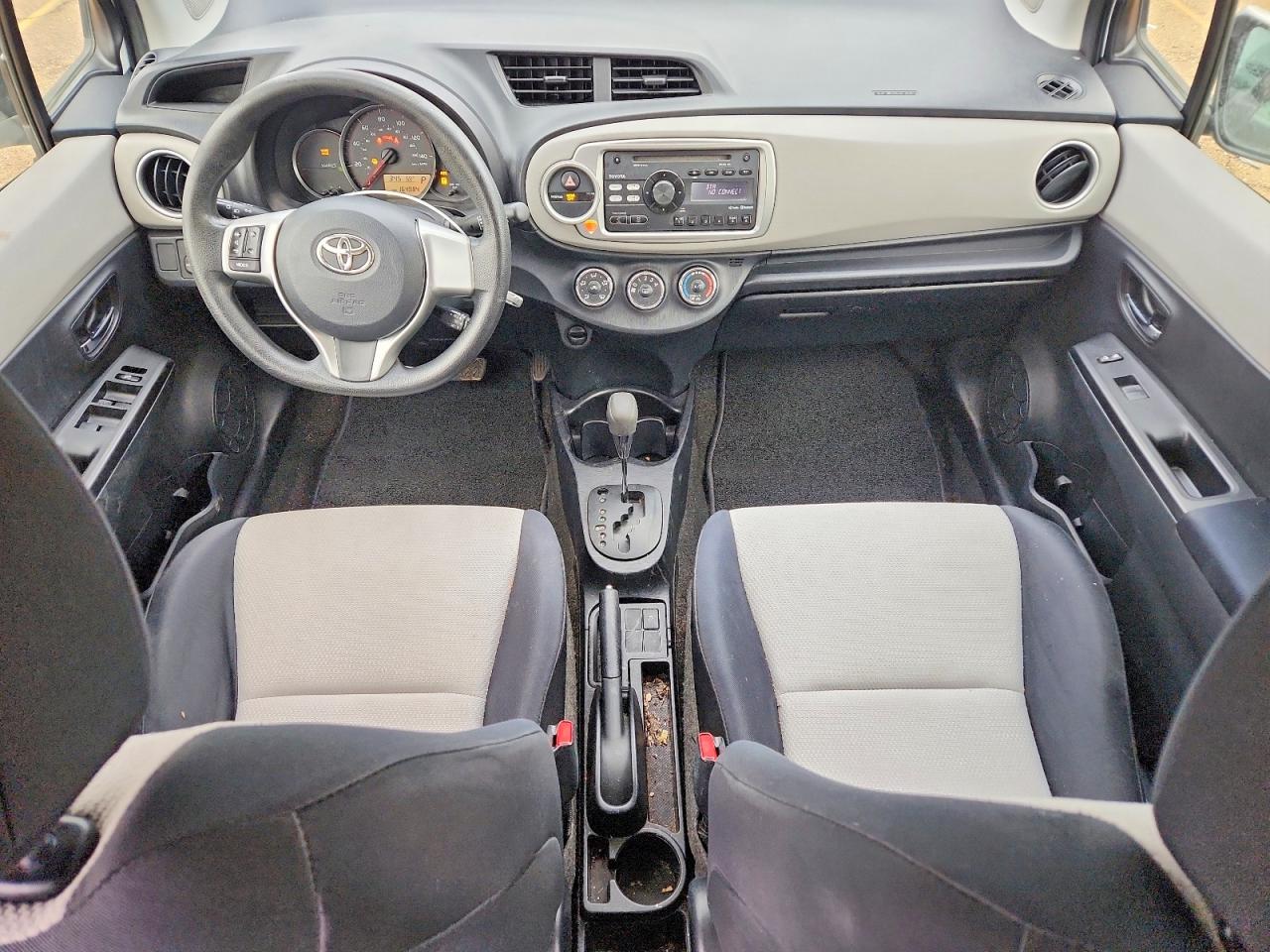 2012 Toyota Yaris White vin: JTDKTUD33CD536174