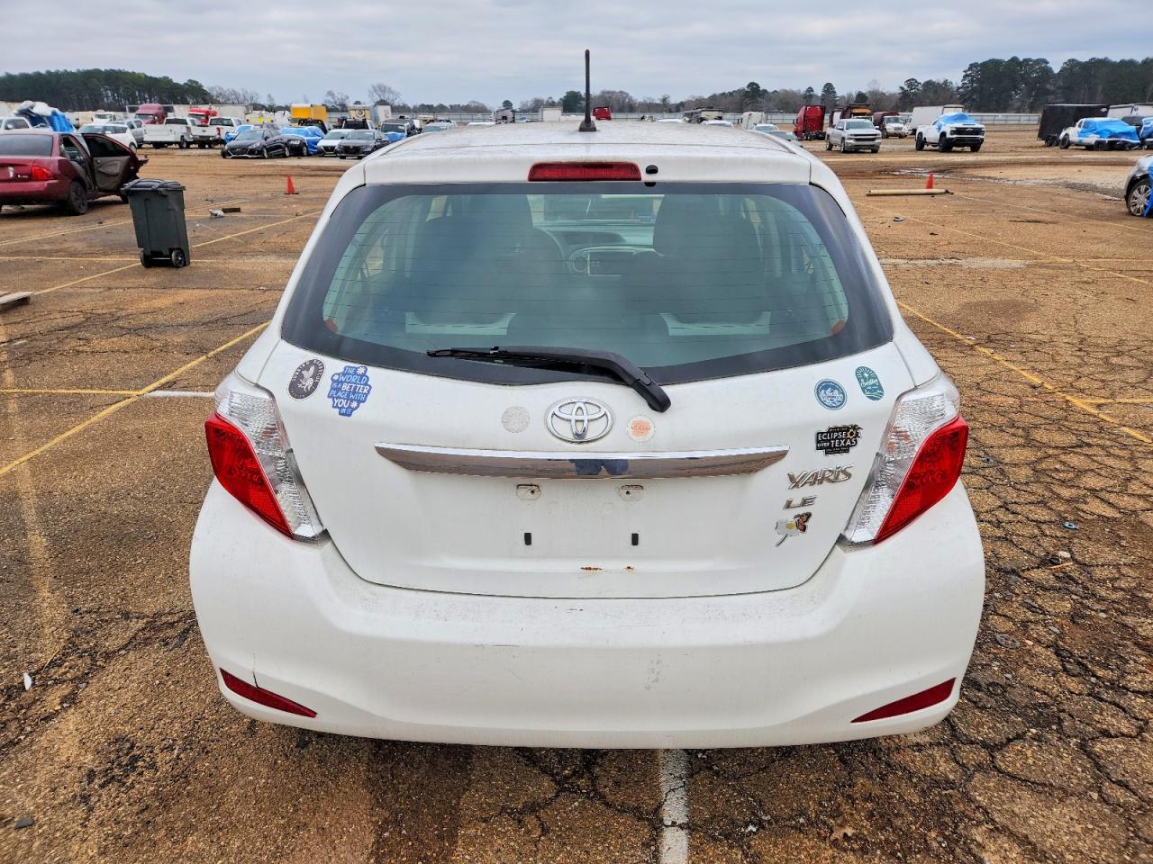 2012 Toyota Yaris White vin: JTDKTUD33CD536174