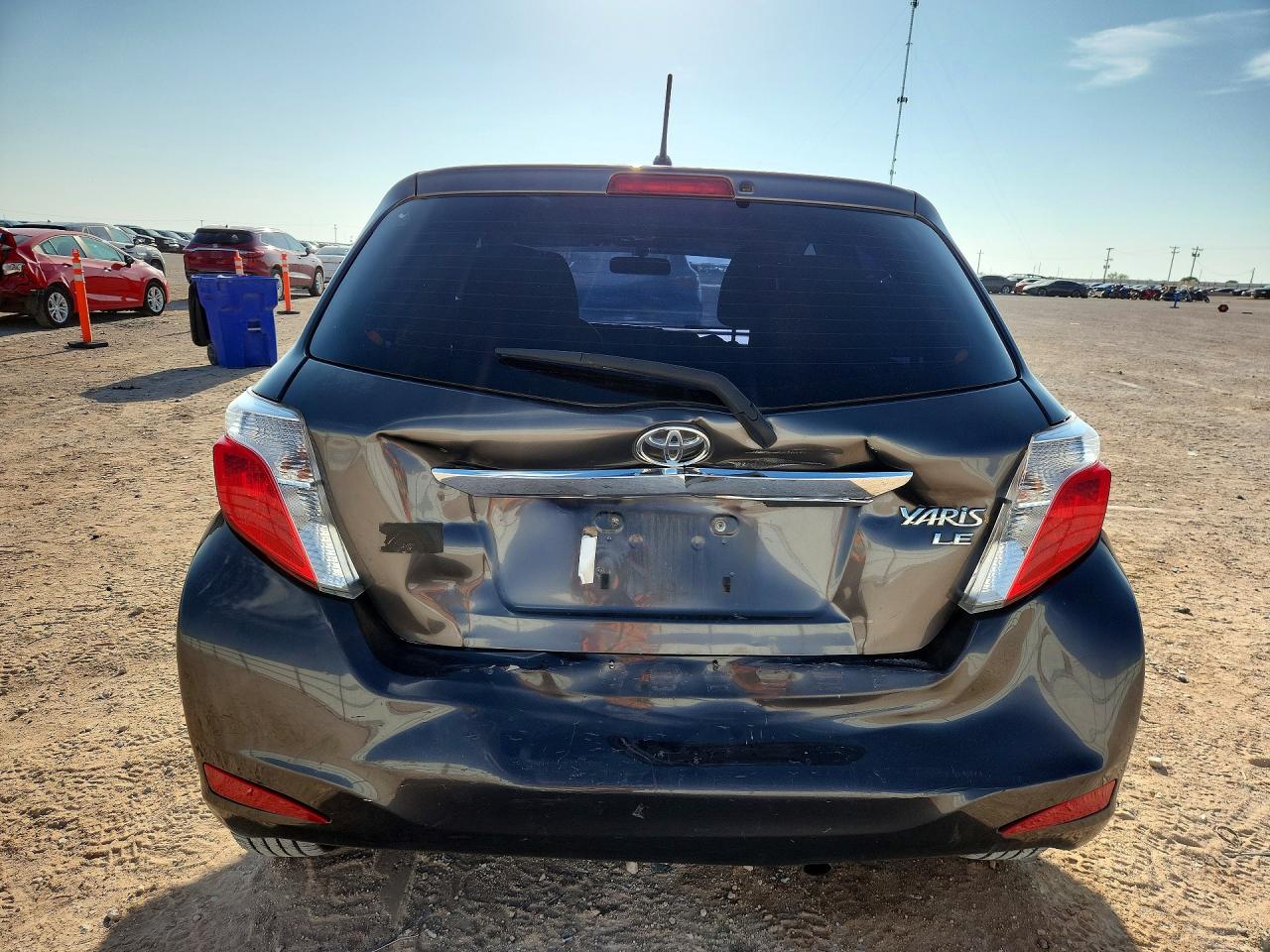 2013 Toyota Yaris 5-door Le Gray vin: JTDKTUD33DD542915