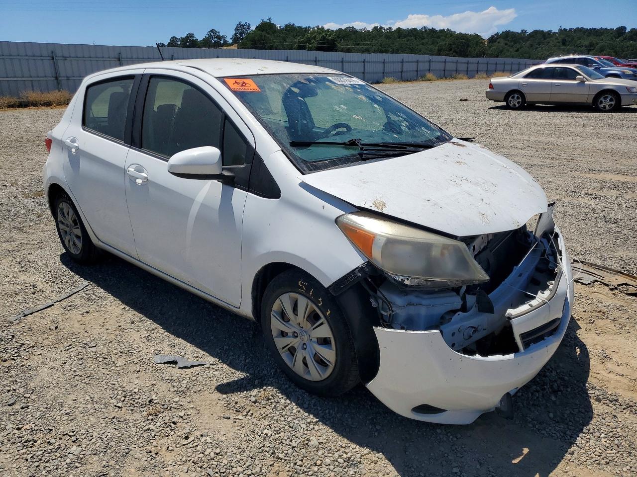 2013 Toyota Yaris 5-door L White vin: JTDKTUD33DD559956