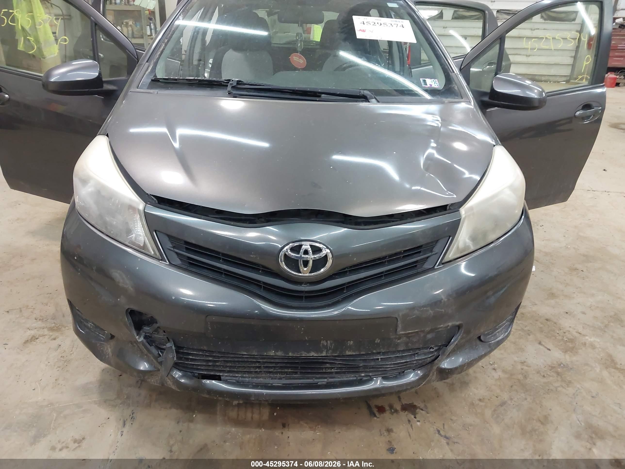 2013 Toyota Yaris Le Gray vin: JTDKTUD33DD565305