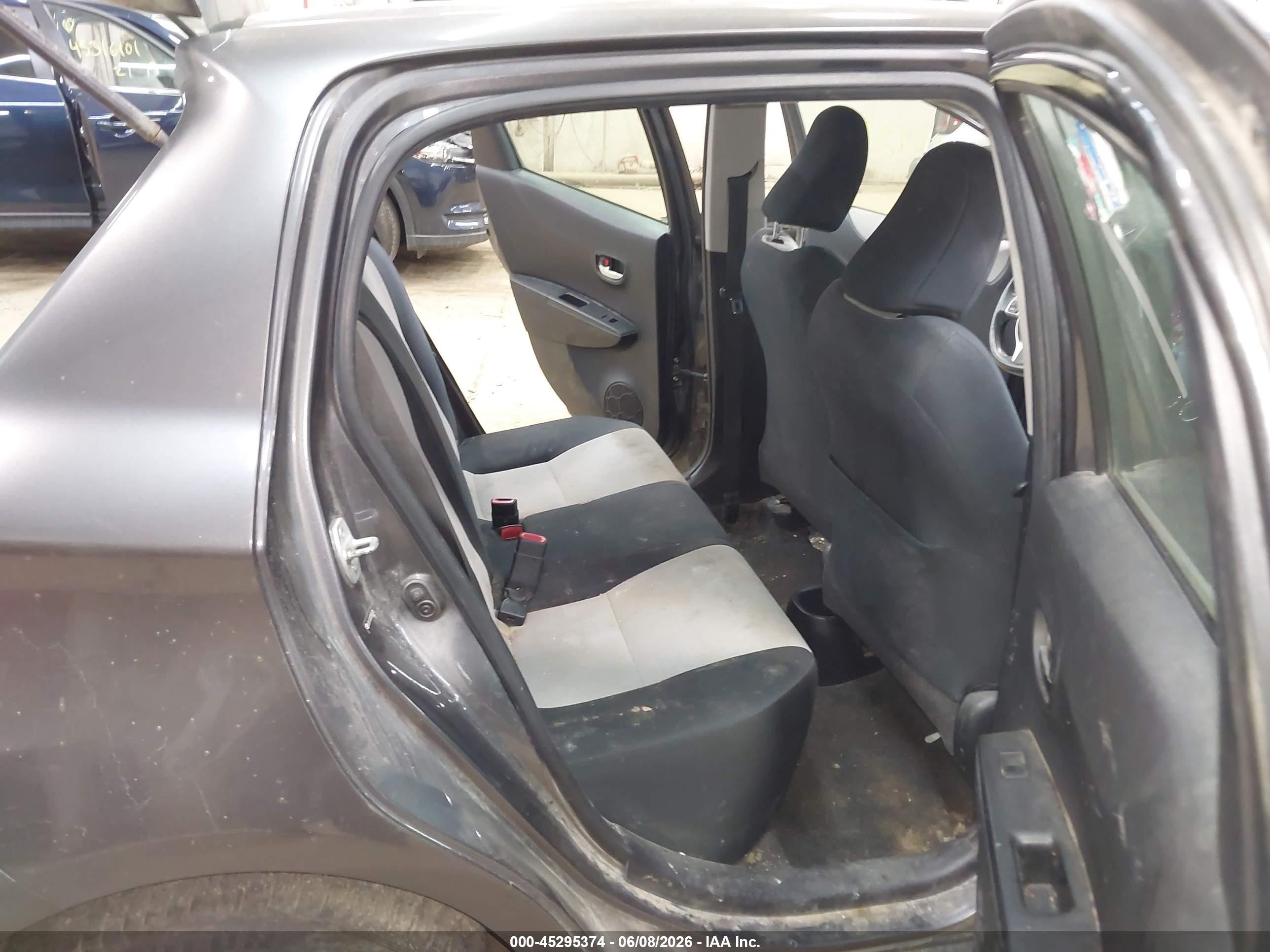 2013 Toyota Yaris Le Gray vin: JTDKTUD33DD565305