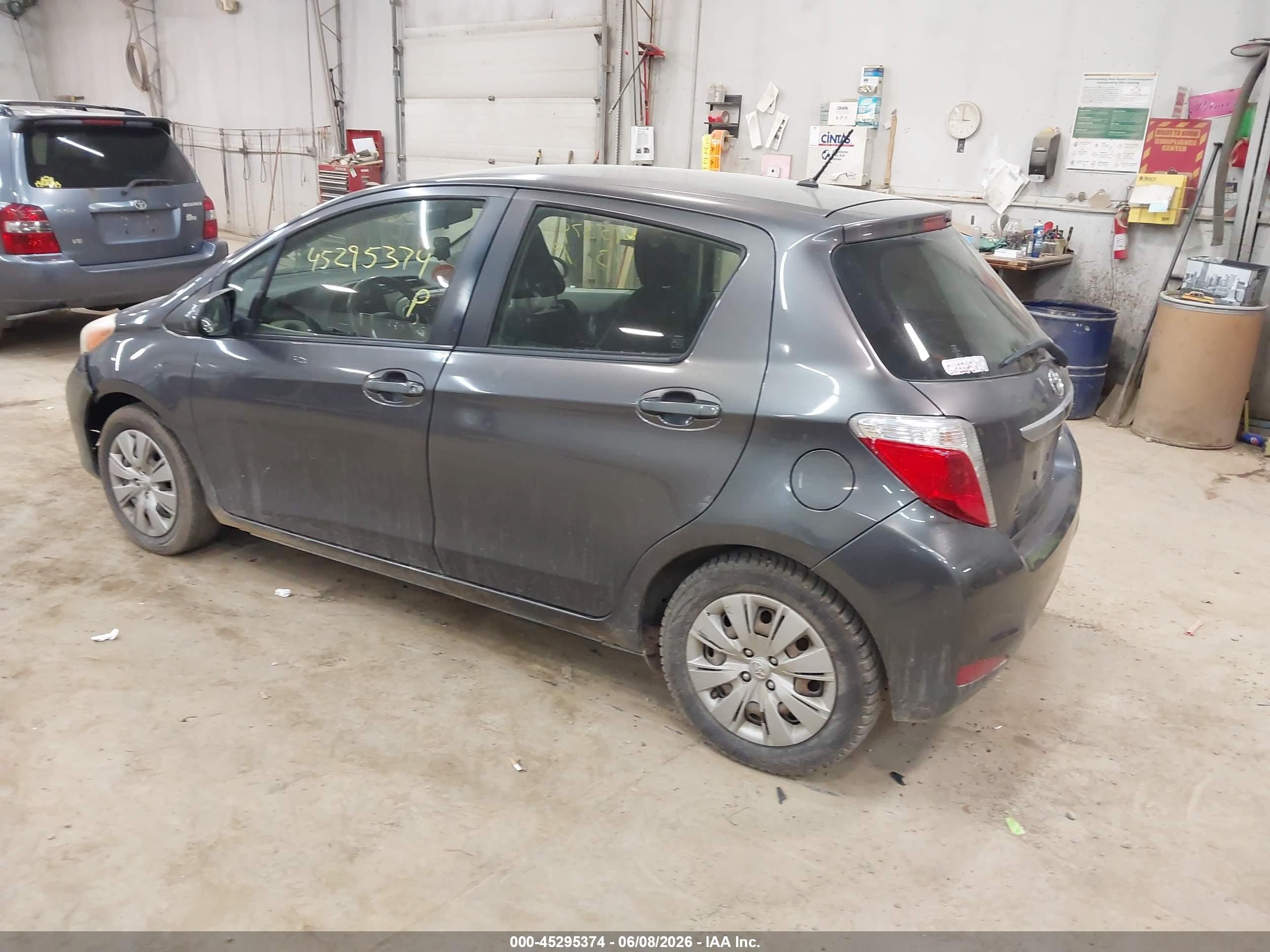 2013 Toyota Yaris Le Gray vin: JTDKTUD33DD565305