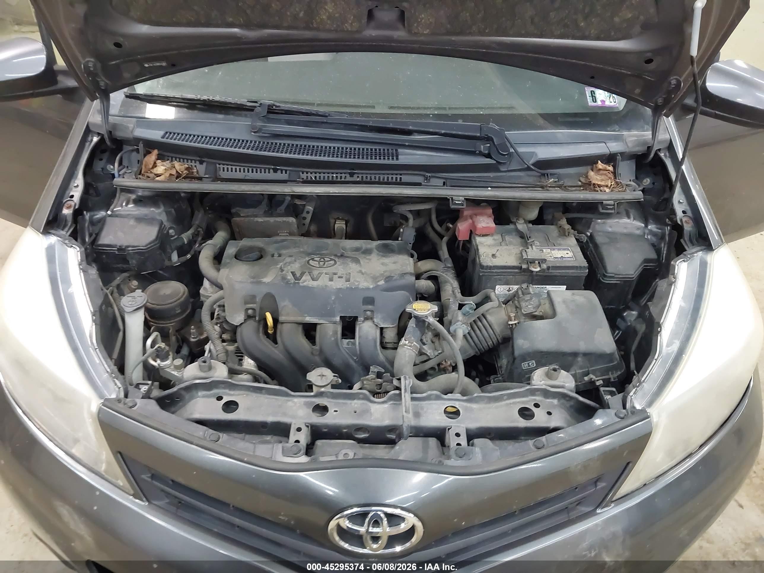 2013 Toyota Yaris Le Gray vin: JTDKTUD33DD565305