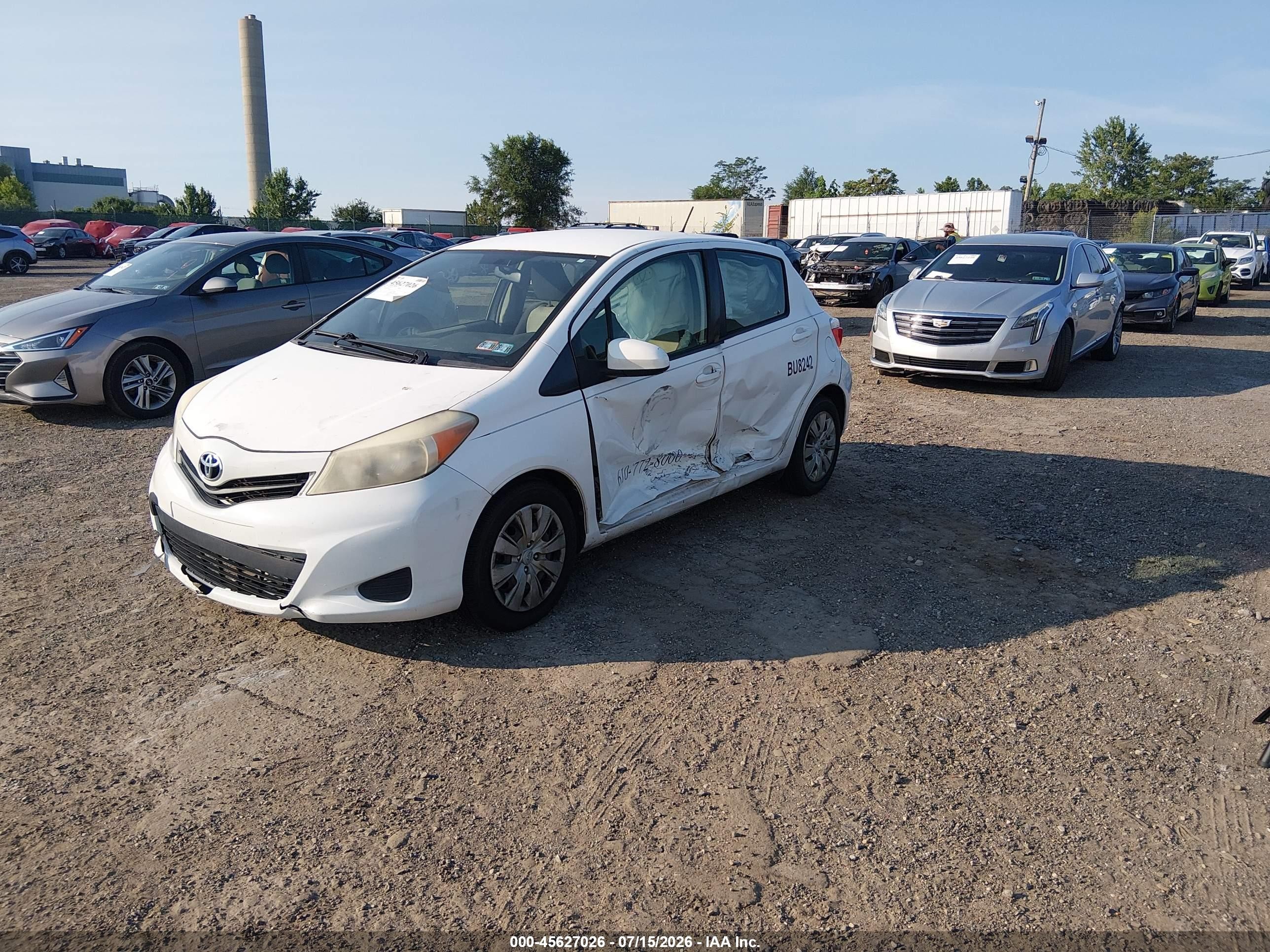 2013 Toyota Yaris Le White vin: JTDKTUD33DD565840