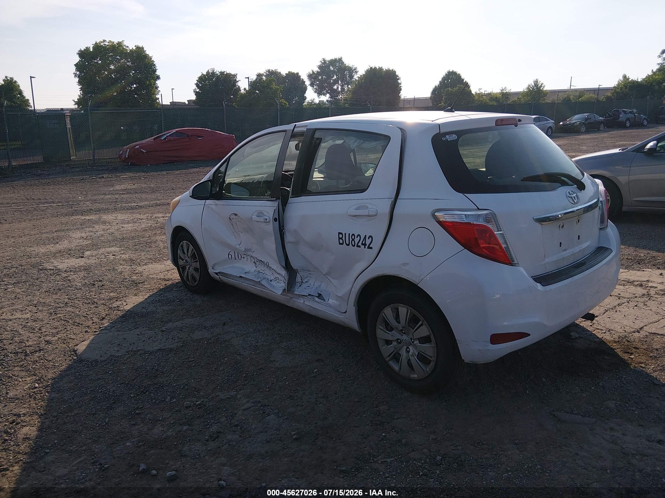 2013 Toyota Yaris Le White vin: JTDKTUD33DD565840