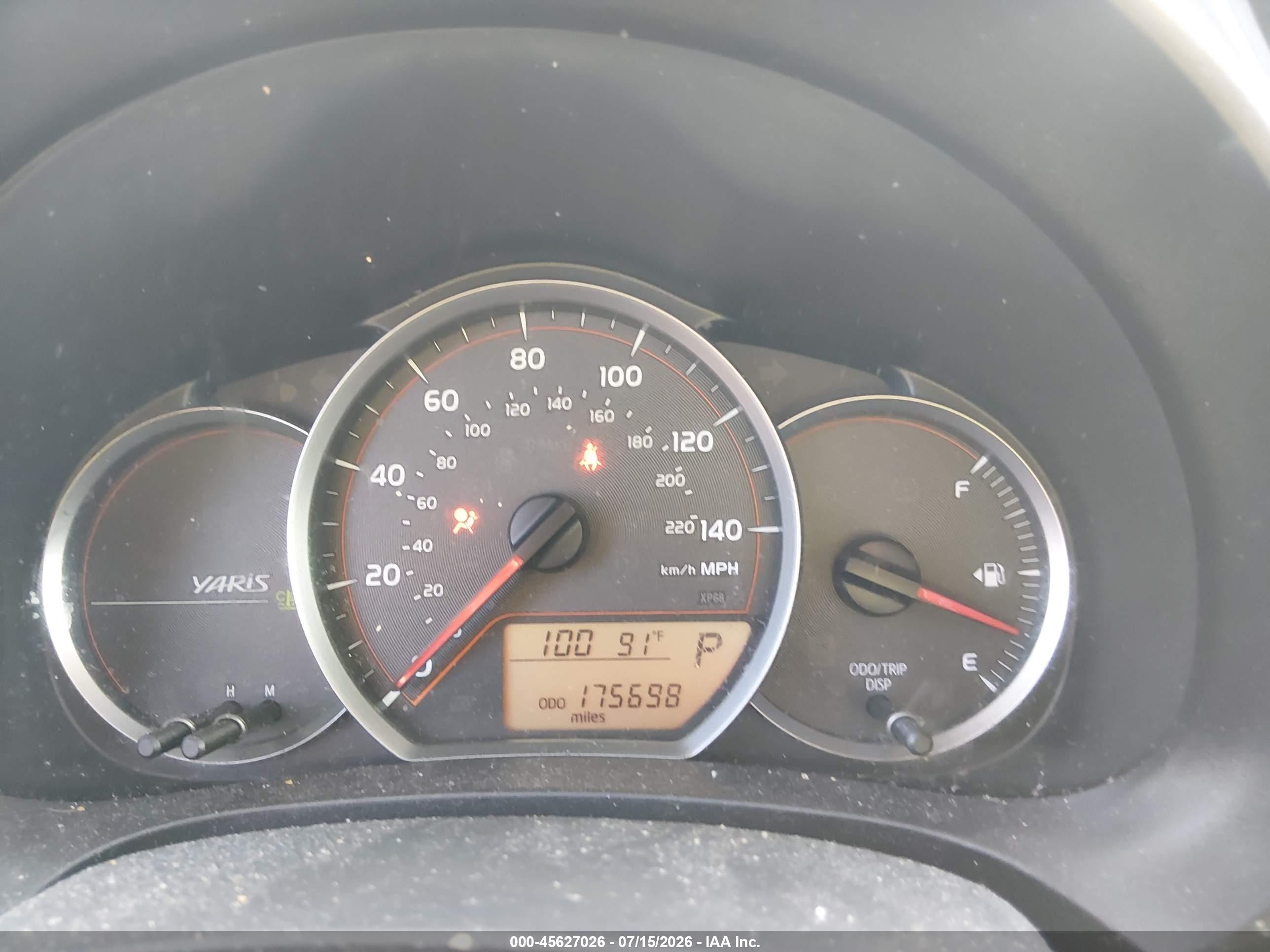2013 Toyota Yaris Le White vin: JTDKTUD33DD565840