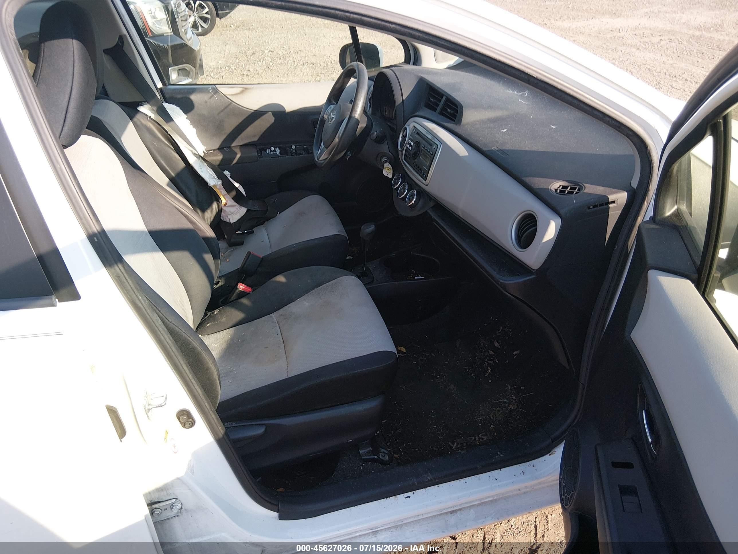2013 Toyota Yaris Le White vin: JTDKTUD33DD565840