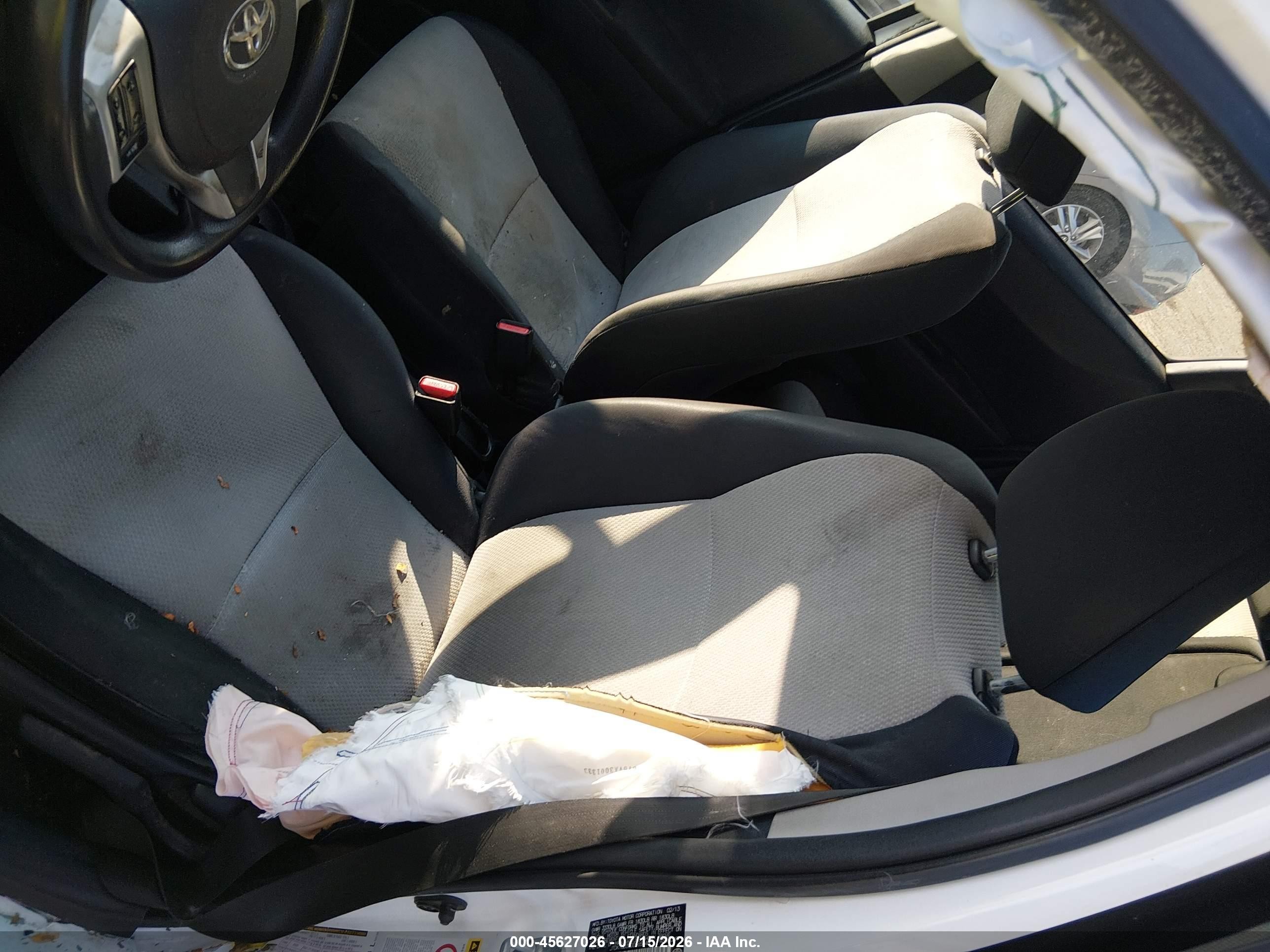 2013 Toyota Yaris Le White vin: JTDKTUD33DD565840