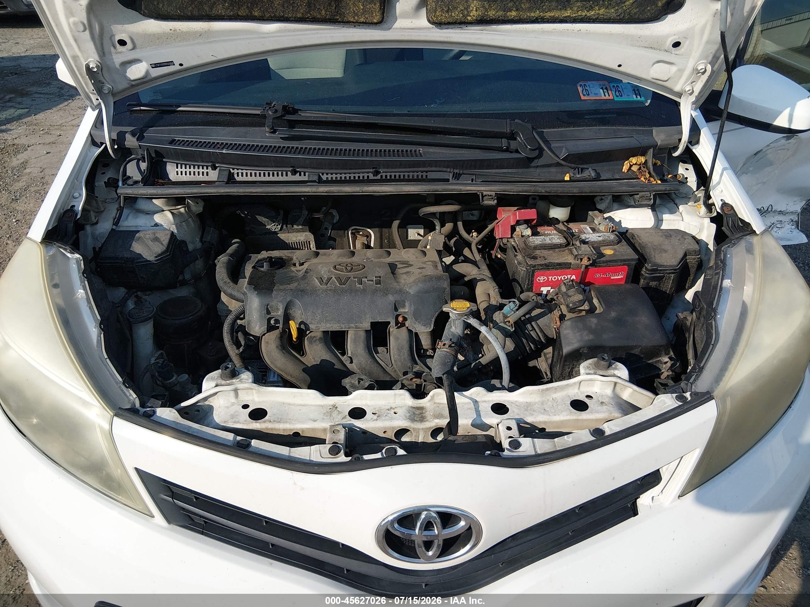 2013 Toyota Yaris Le White vin: JTDKTUD33DD565840