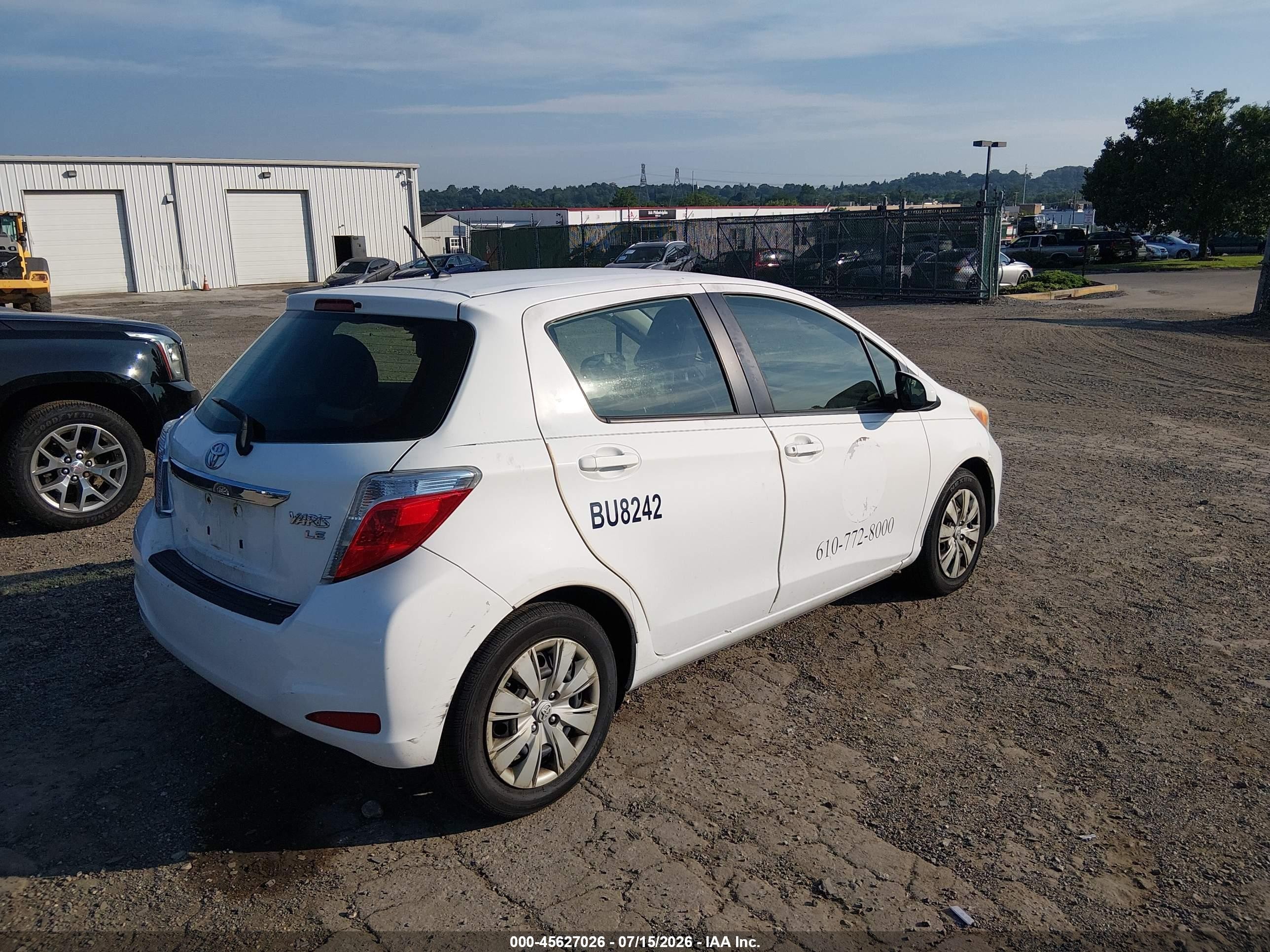 2013 Toyota Yaris Le White vin: JTDKTUD33DD565840