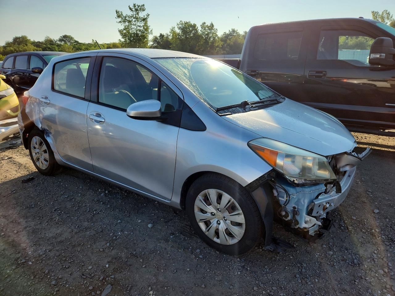 2014 Toyota Yaris 5-door Le Silver vin: JTDKTUD33ED575768