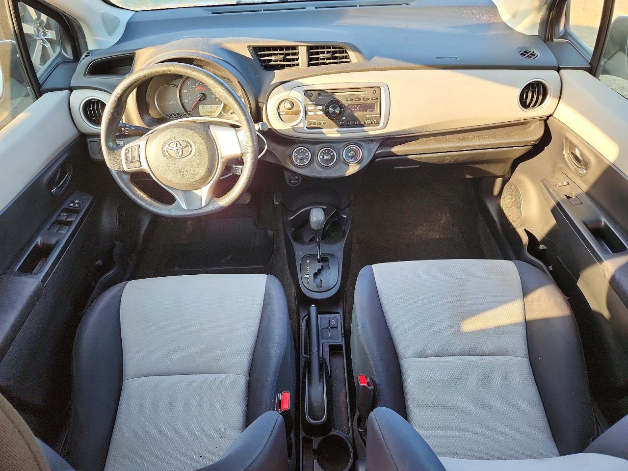 2014 Toyota Yaris 5-door Le Silver vin: JTDKTUD33ED575768