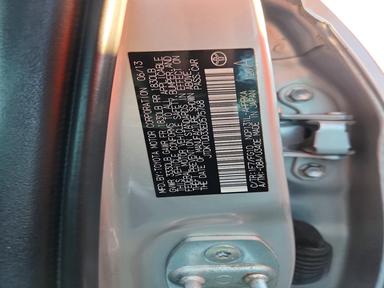 2014 Toyota Yaris 5-door Le Silver vin: JTDKTUD33ED575768