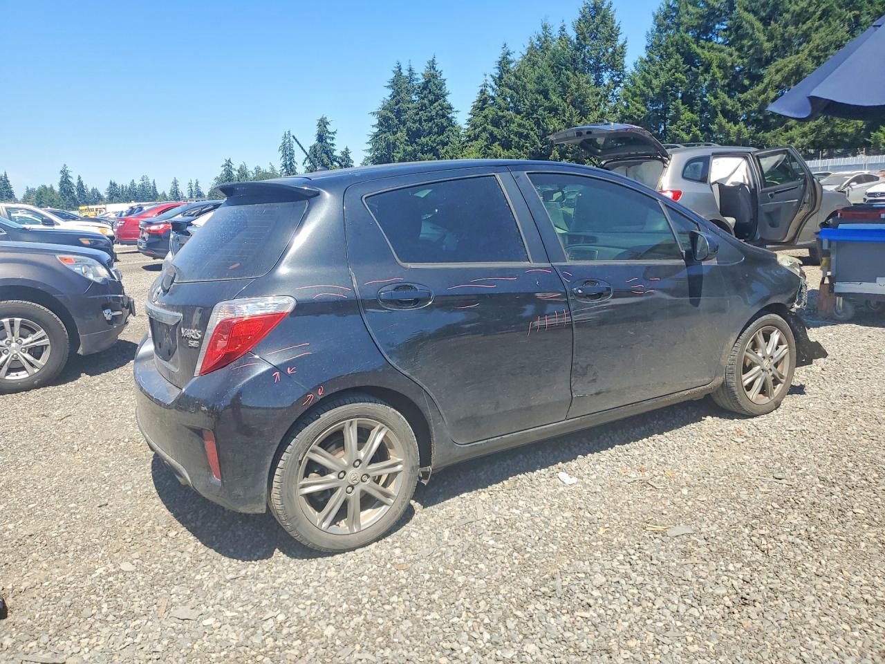 2014 Toyota Yaris 5-door Se Black vin: JTDKTUD33ED592909