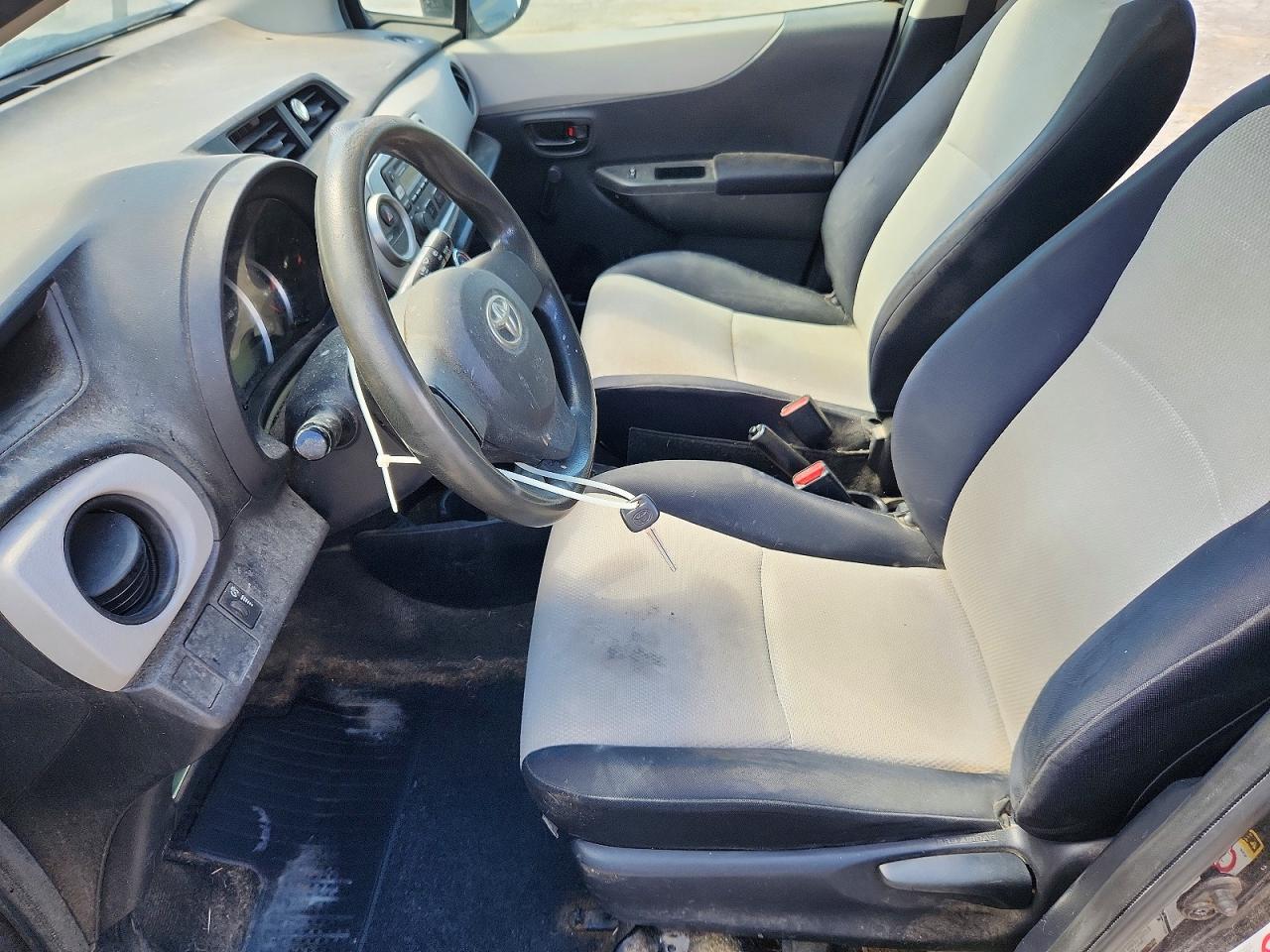 2012 Toyota Yaris 5-door L Black vin: JTDKTUD34CD501370