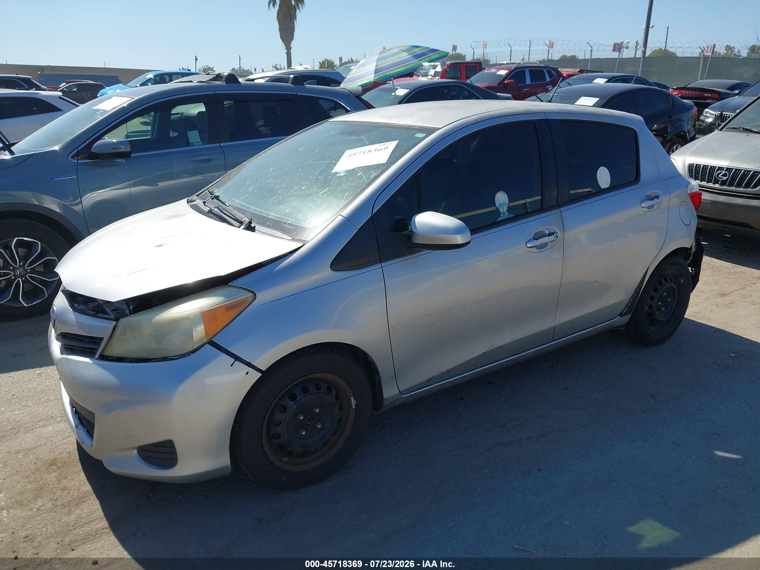 2012 Toyota Yaris Le Silver vin: JTDKTUD34CD521909