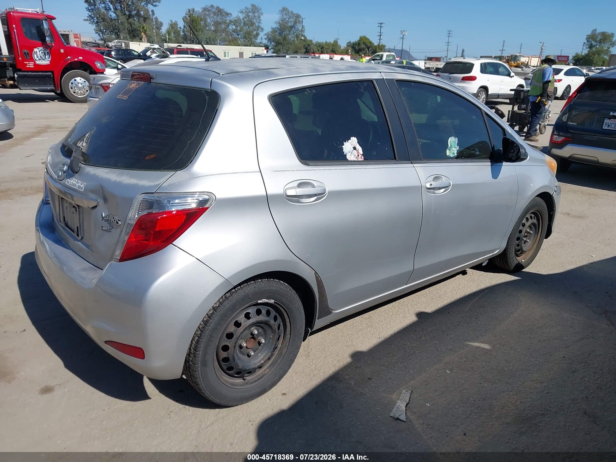 2012 Toyota Yaris Le Silver vin: JTDKTUD34CD521909