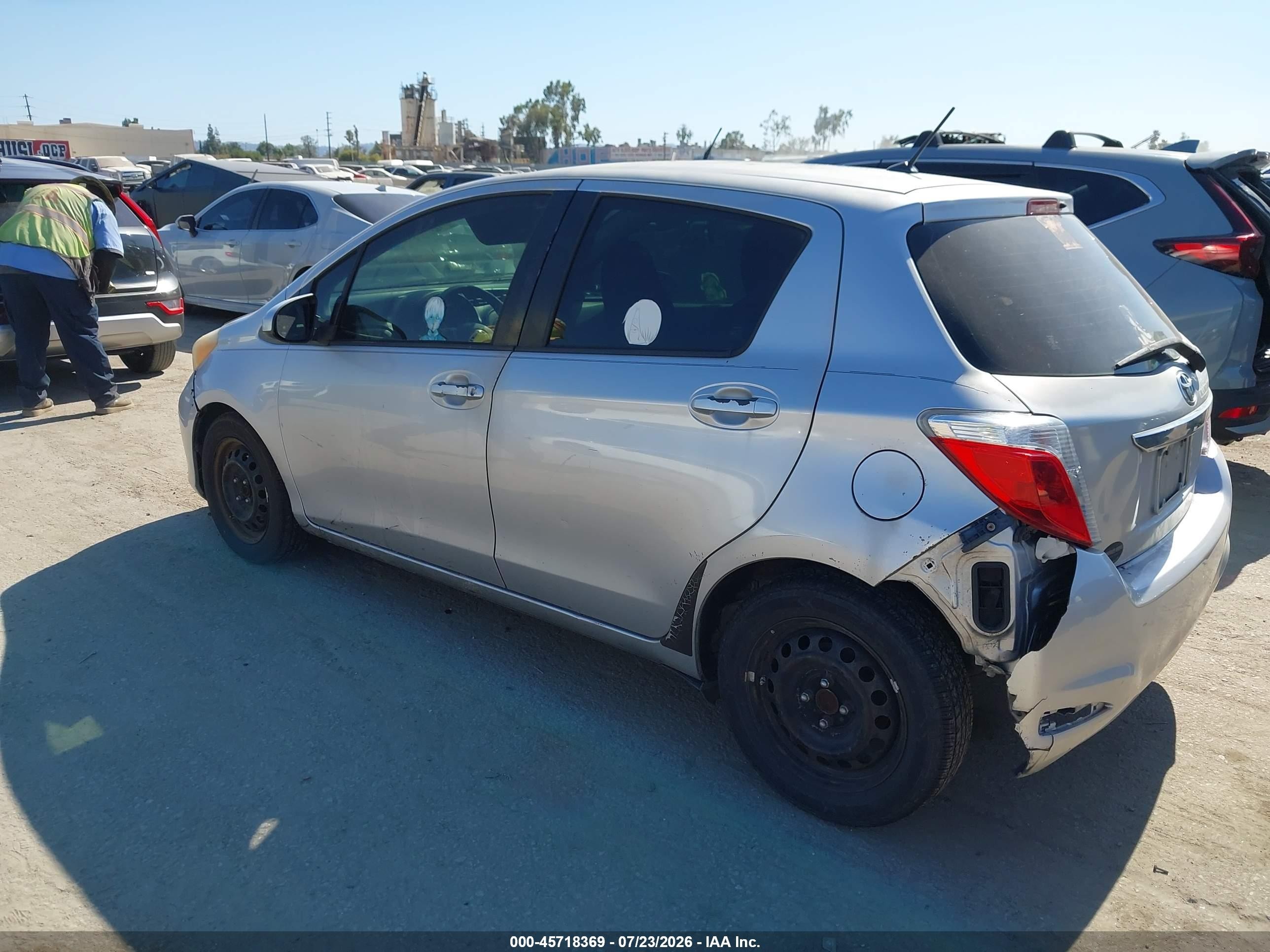 2012 Toyota Yaris Le Silver vin: JTDKTUD34CD521909