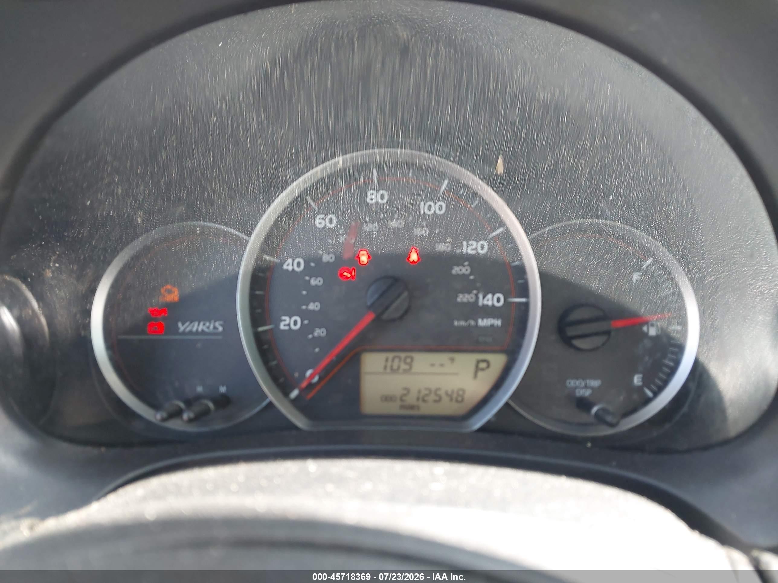 2012 Toyota Yaris Le Silver vin: JTDKTUD34CD521909