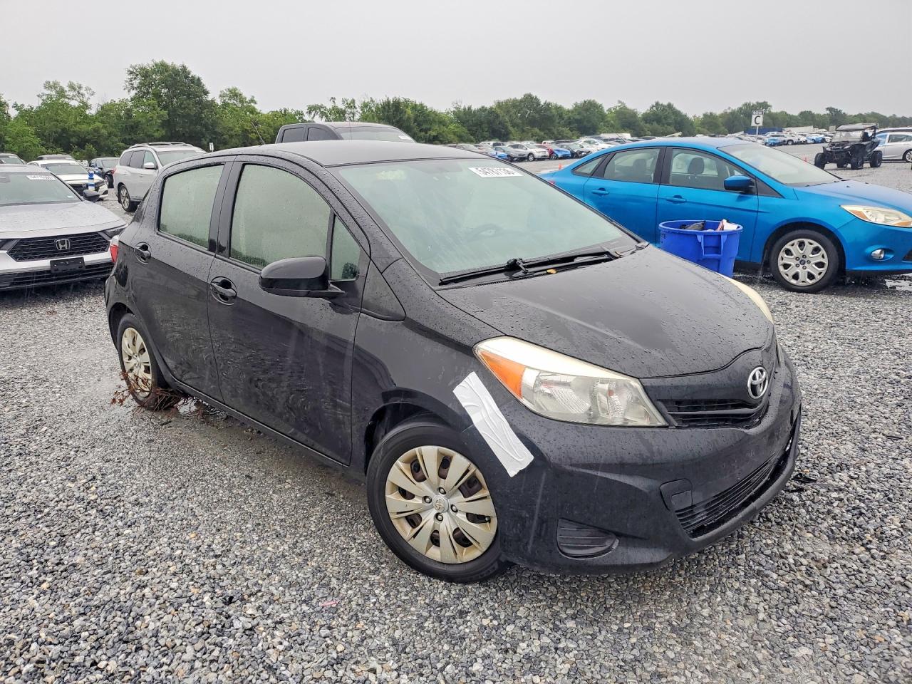 2012 Toyota Yaris 5-door Le Black vin: JTDKTUD34CD526821