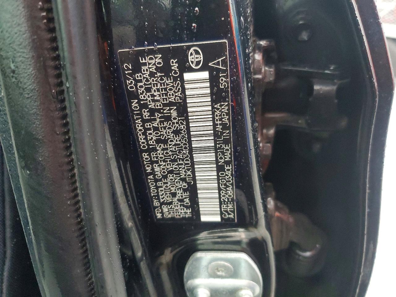 2012 Toyota Yaris 5-door Le Black vin: JTDKTUD34CD526821