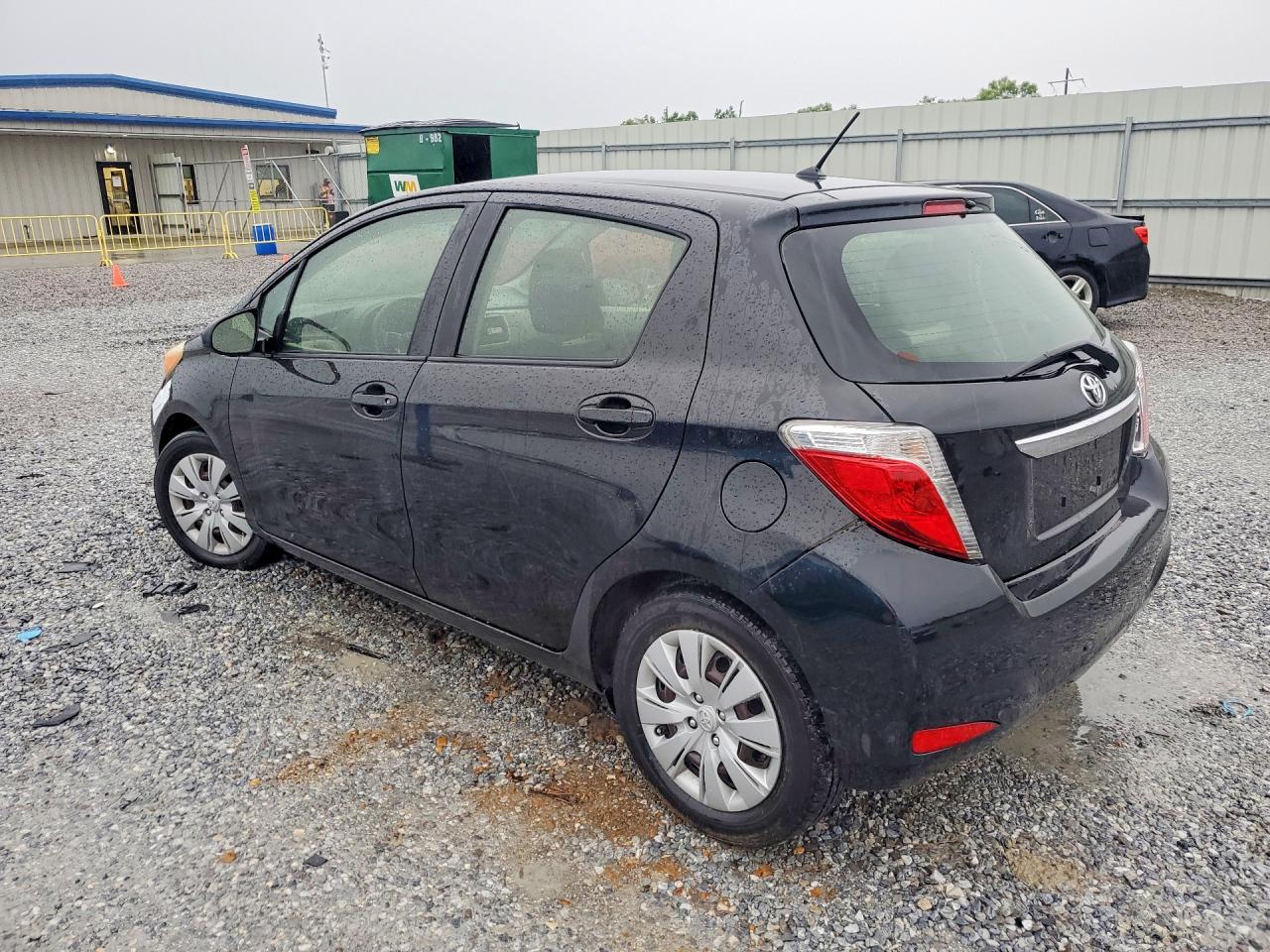 2012 Toyota Yaris 5-door Le Black vin: JTDKTUD34CD526821