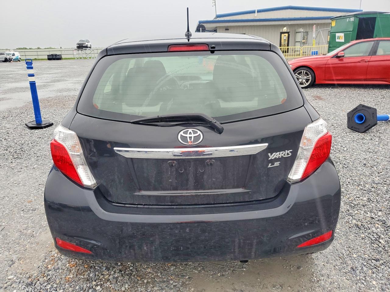 2012 Toyota Yaris 5-door Le Black vin: JTDKTUD34CD526821
