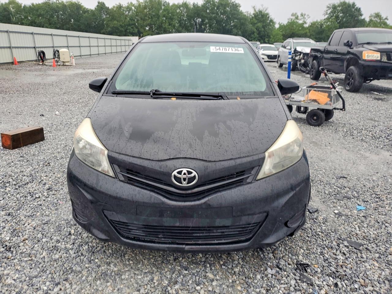 2012 Toyota Yaris 5-door Le Black vin: JTDKTUD34CD526821