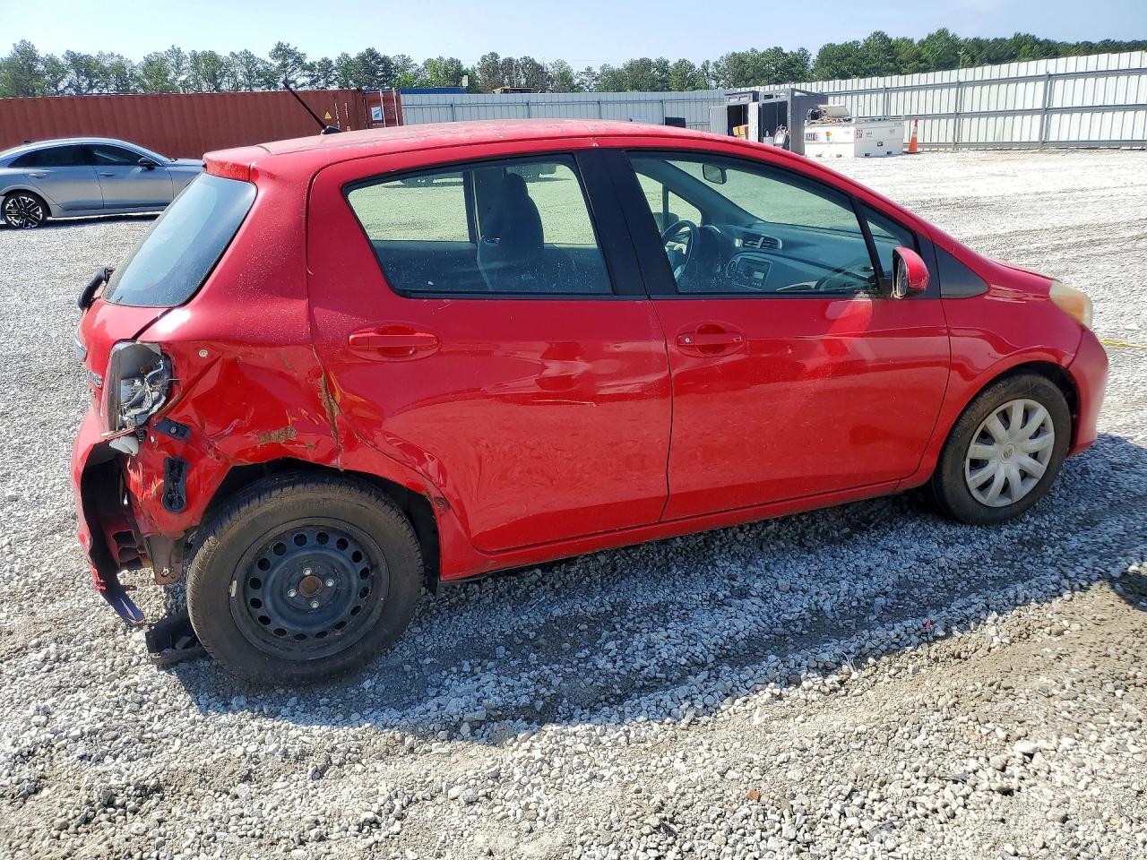 2012 Toyota Yaris 5-door Le Red vin: JTDKTUD34CD537544