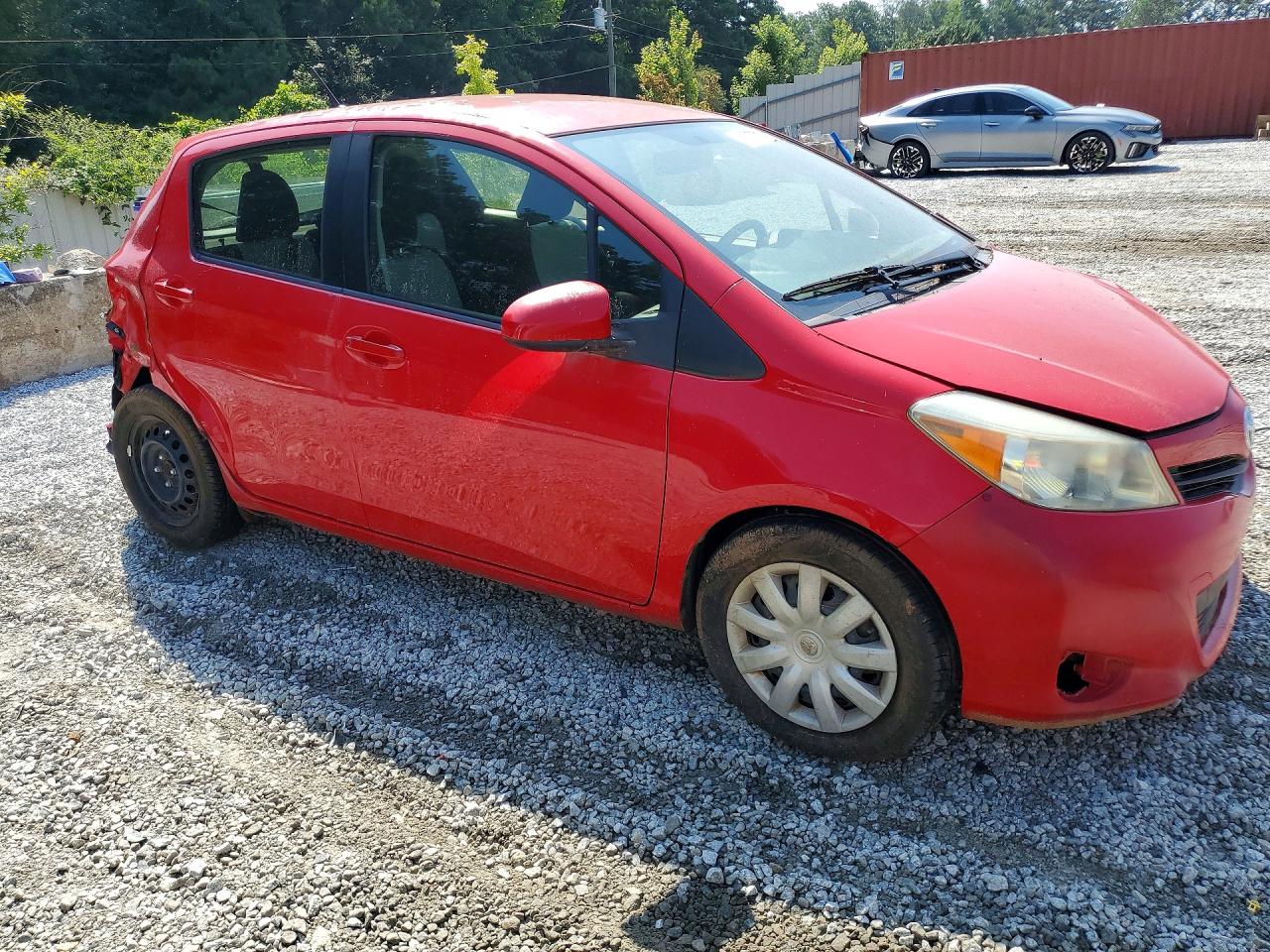 2012 Toyota Yaris 5-door Le Red vin: JTDKTUD34CD537544