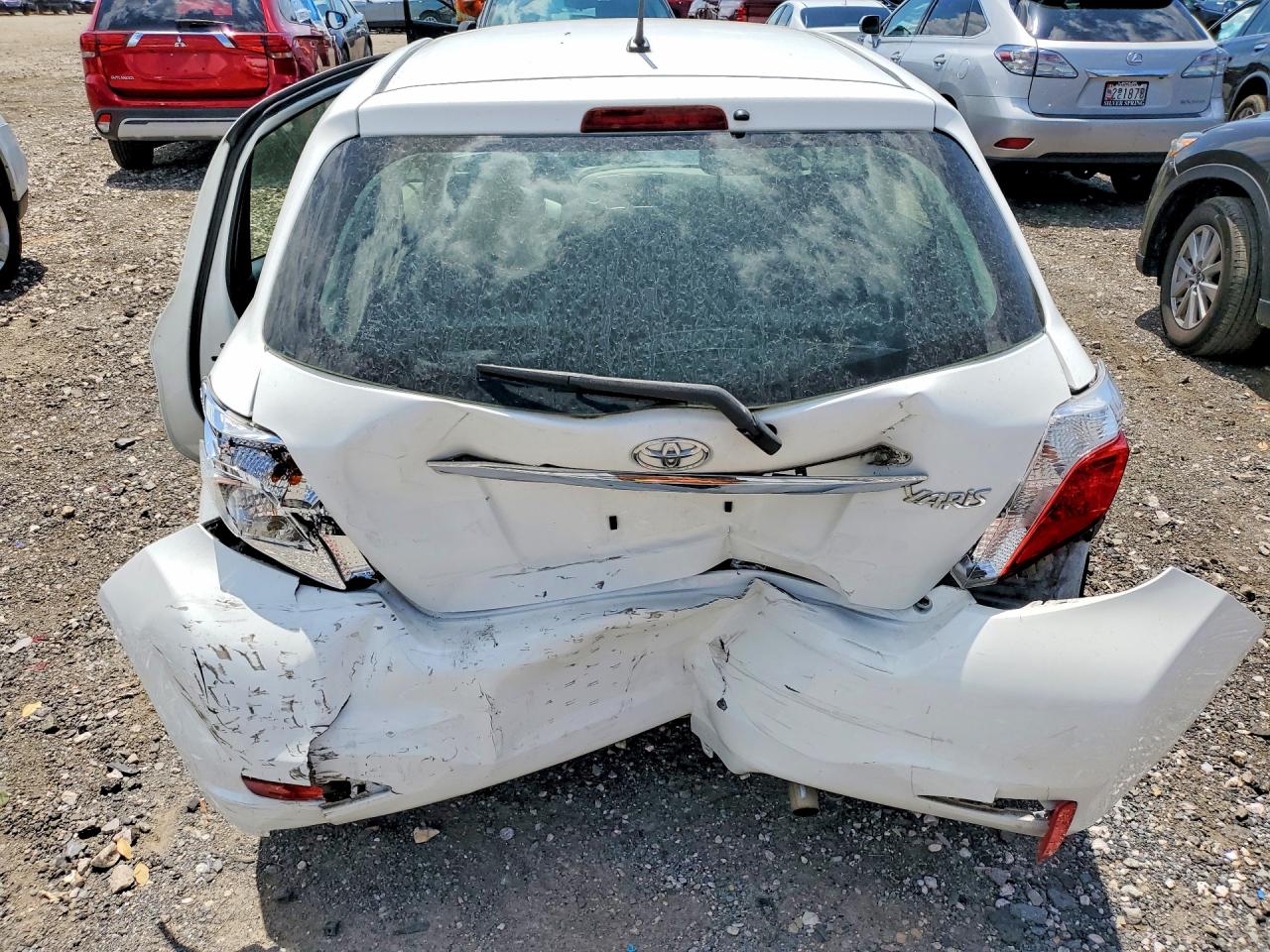 2013 Toyota Yaris 5-door L White vin: JTDKTUD34DD546987