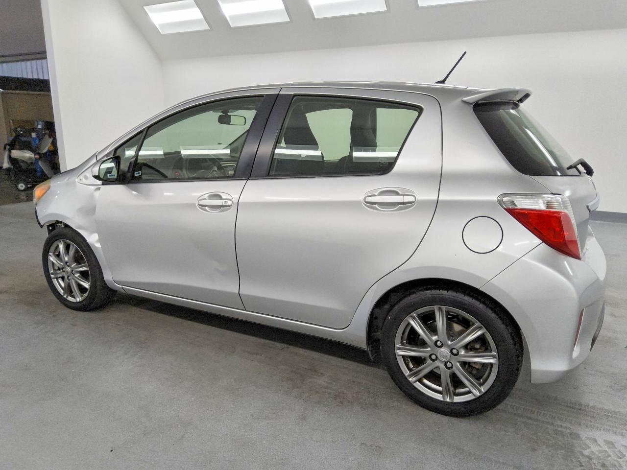 2013 Toyota Yaris 5-door Se Silver vin: JTDKTUD34DD563658