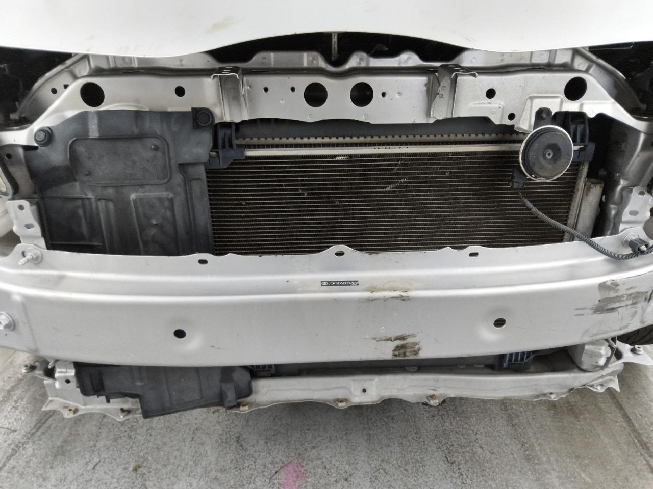 2013 Toyota Yaris 5-door Se Silver vin: JTDKTUD34DD563658 Damage: Grille, Missing, Replacement Required